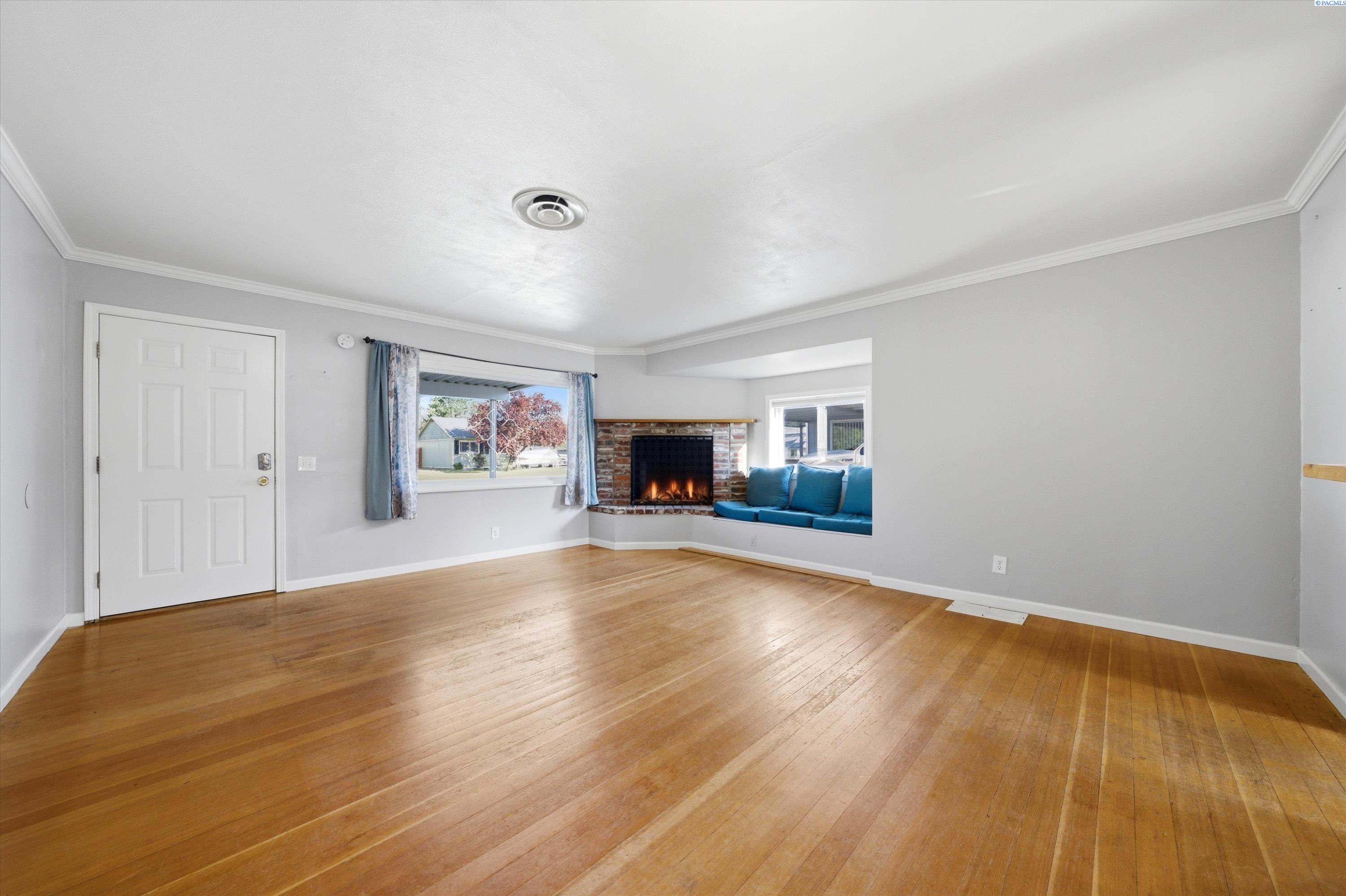 402 Rossell Ave, Richland, WA 99352