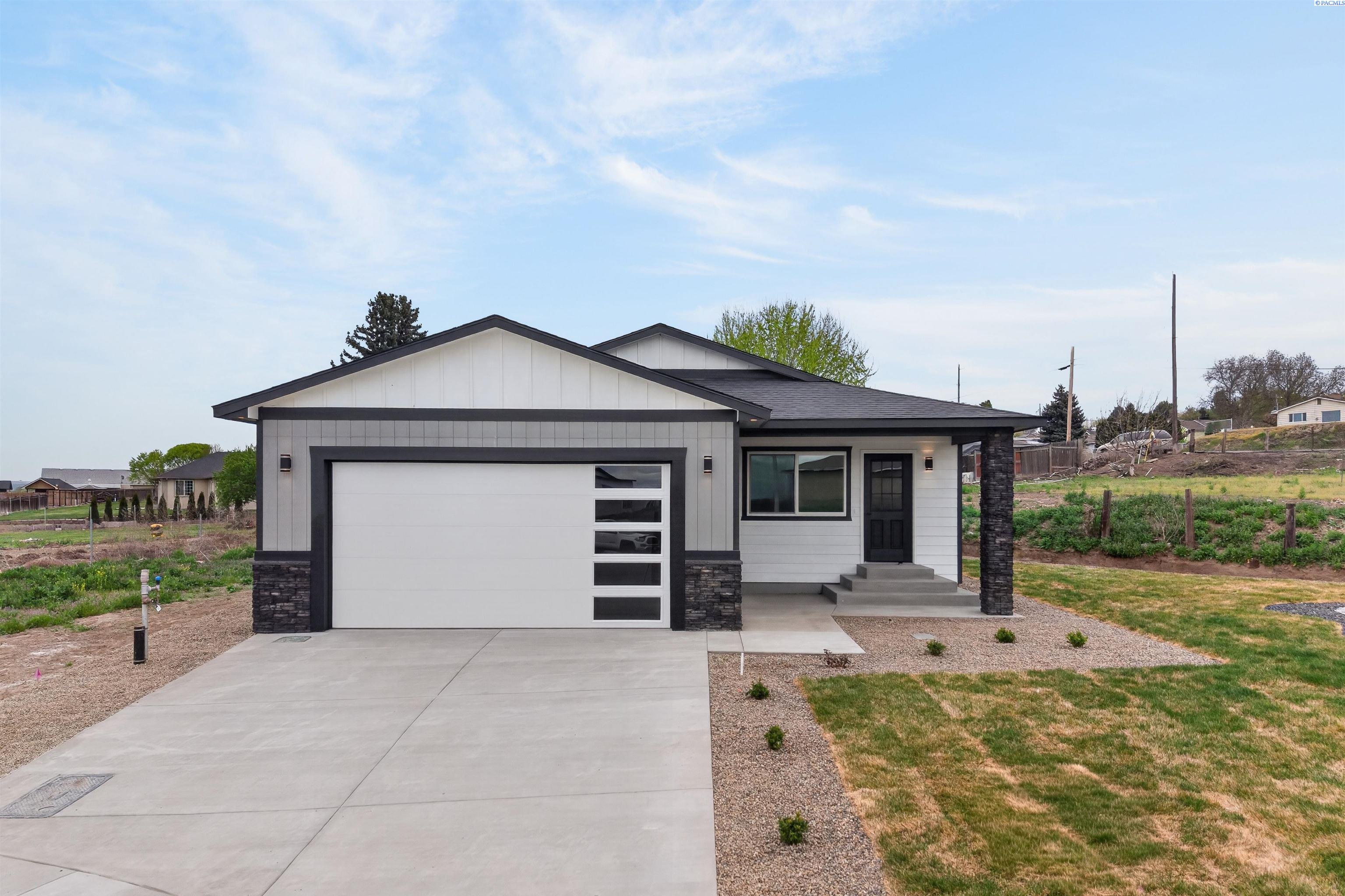 412 Victoria St, Sunnyside WA 98944
