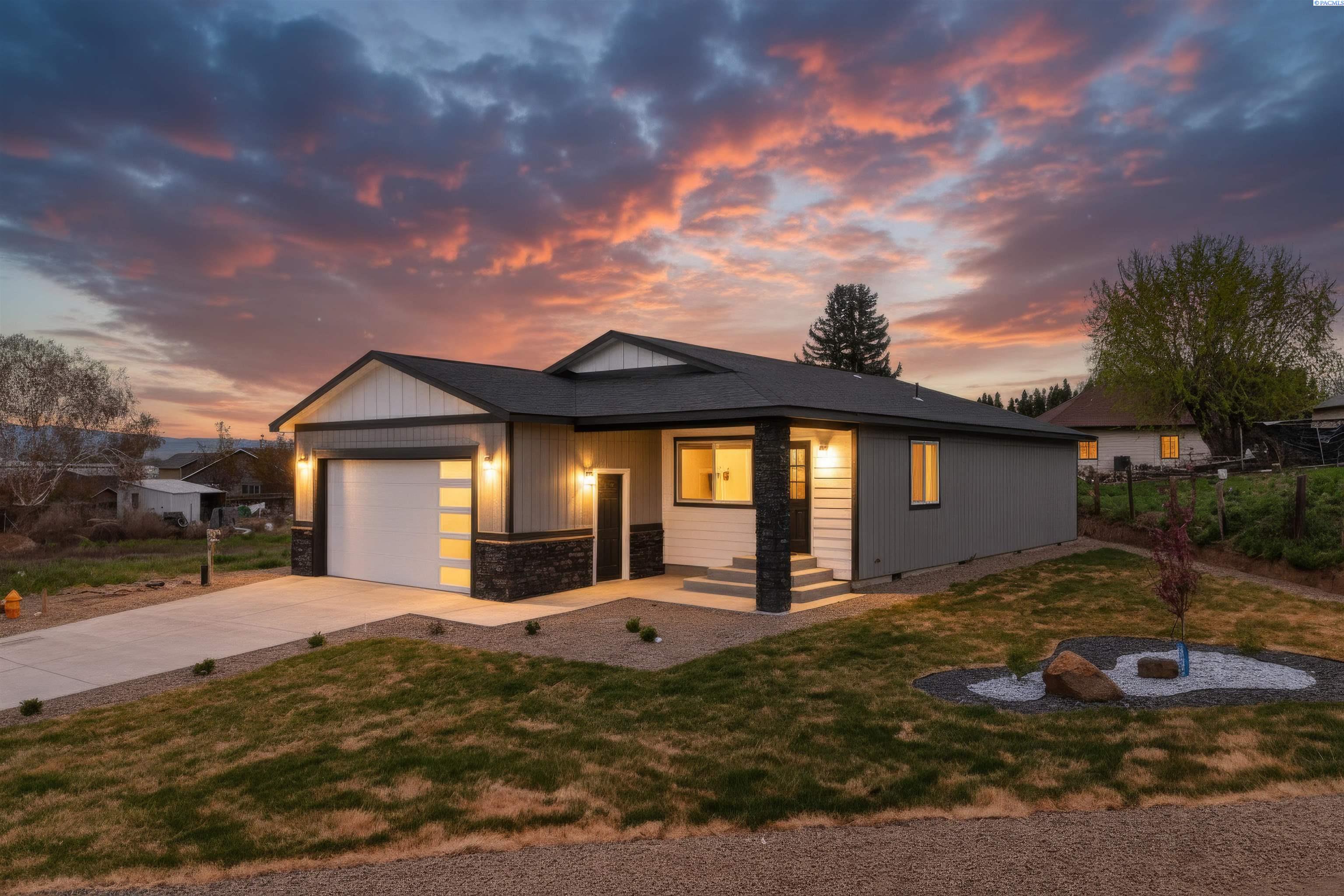 412 Victoria St, Sunnyside, WA 98944