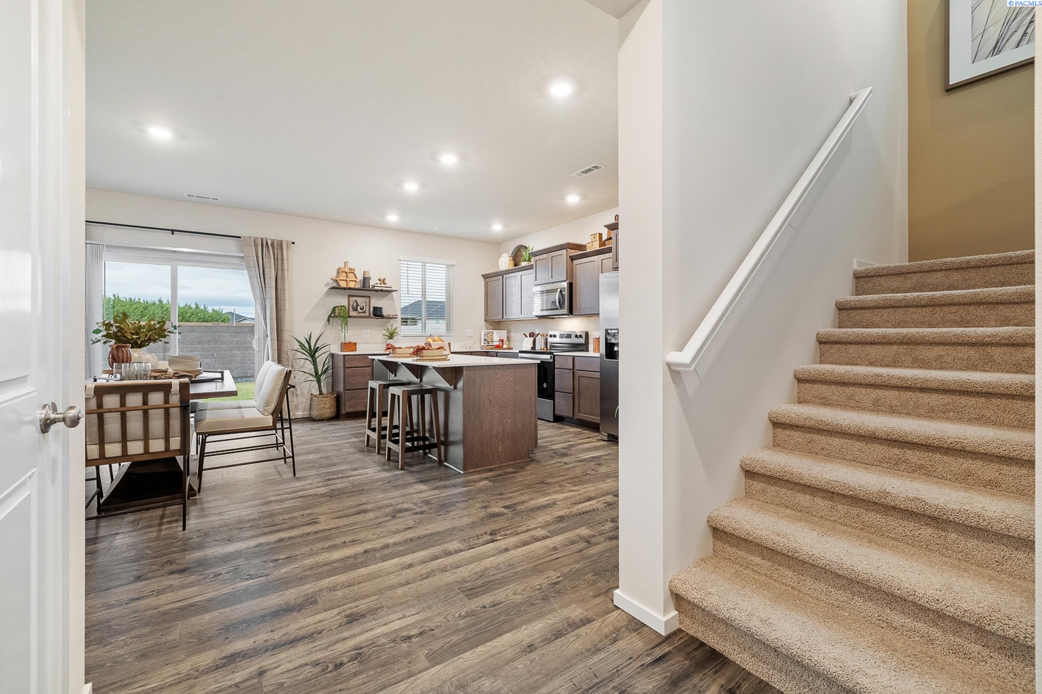 11221 Buckingham Dr, Pasco, WA 99301