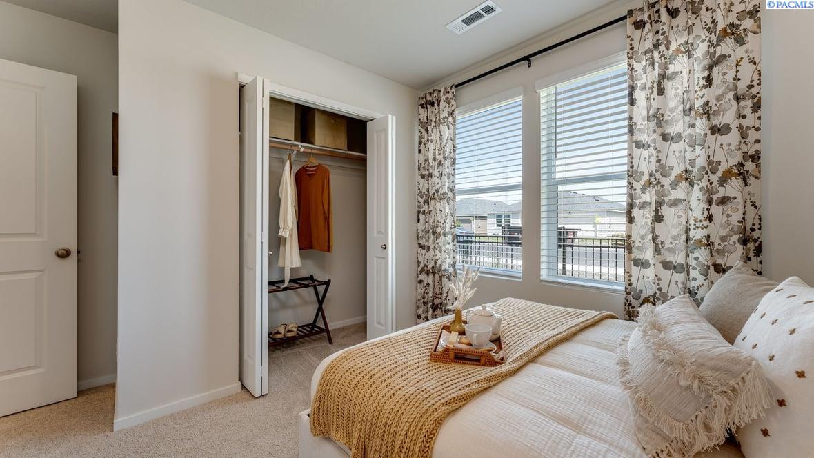 6114 Road 115 , Pasco, WA 99301