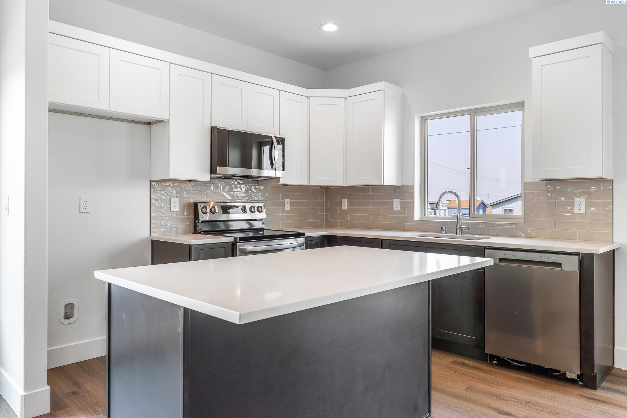 7672 Grapevine Ct, West Richland, WA 99353