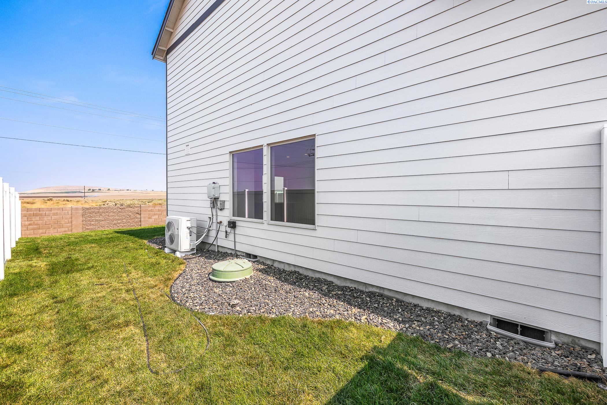 7672 Grapevine Ct, West Richland, WA 99353