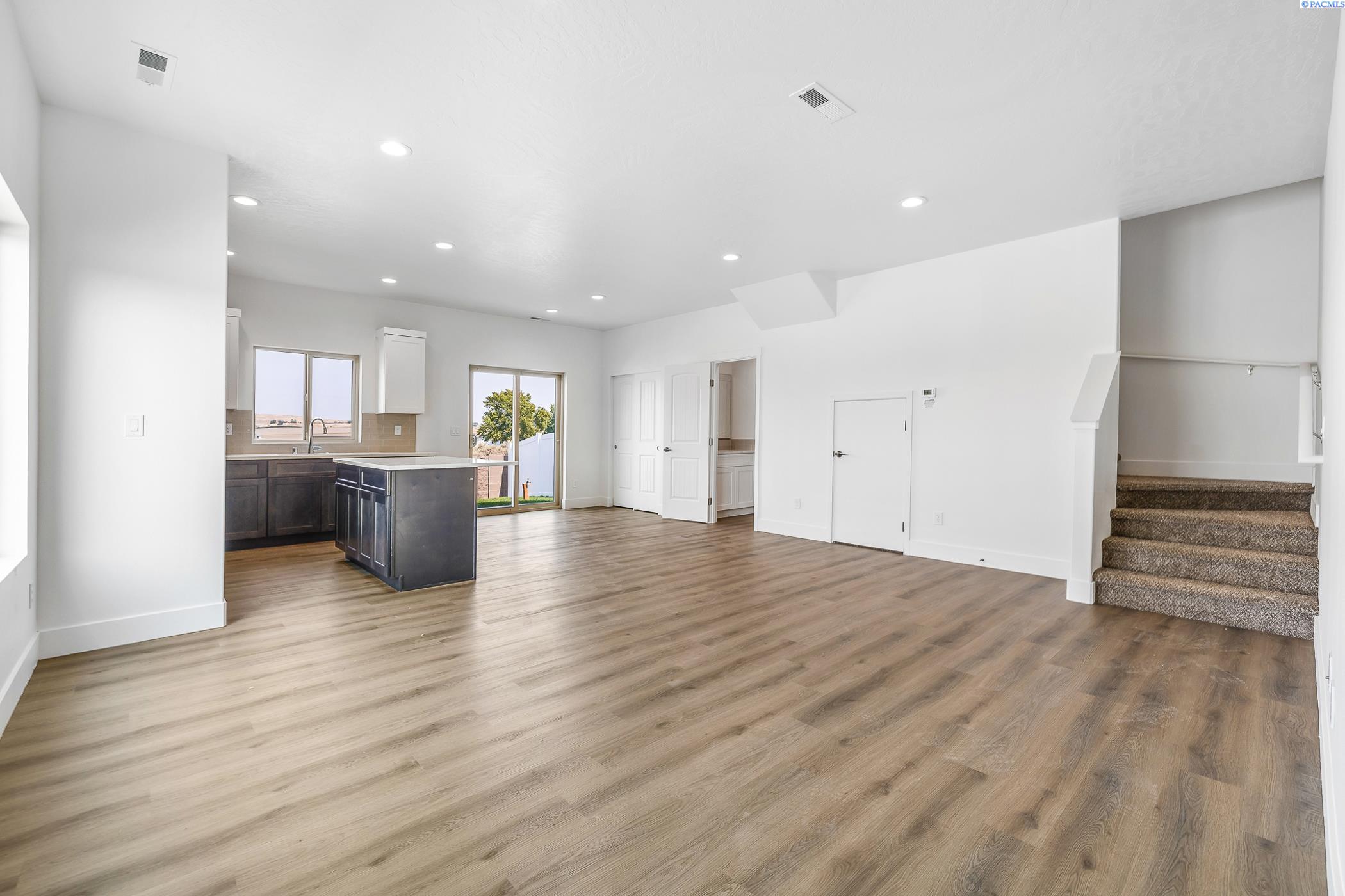 7672 Grapevine Ct, West Richland, WA 99353