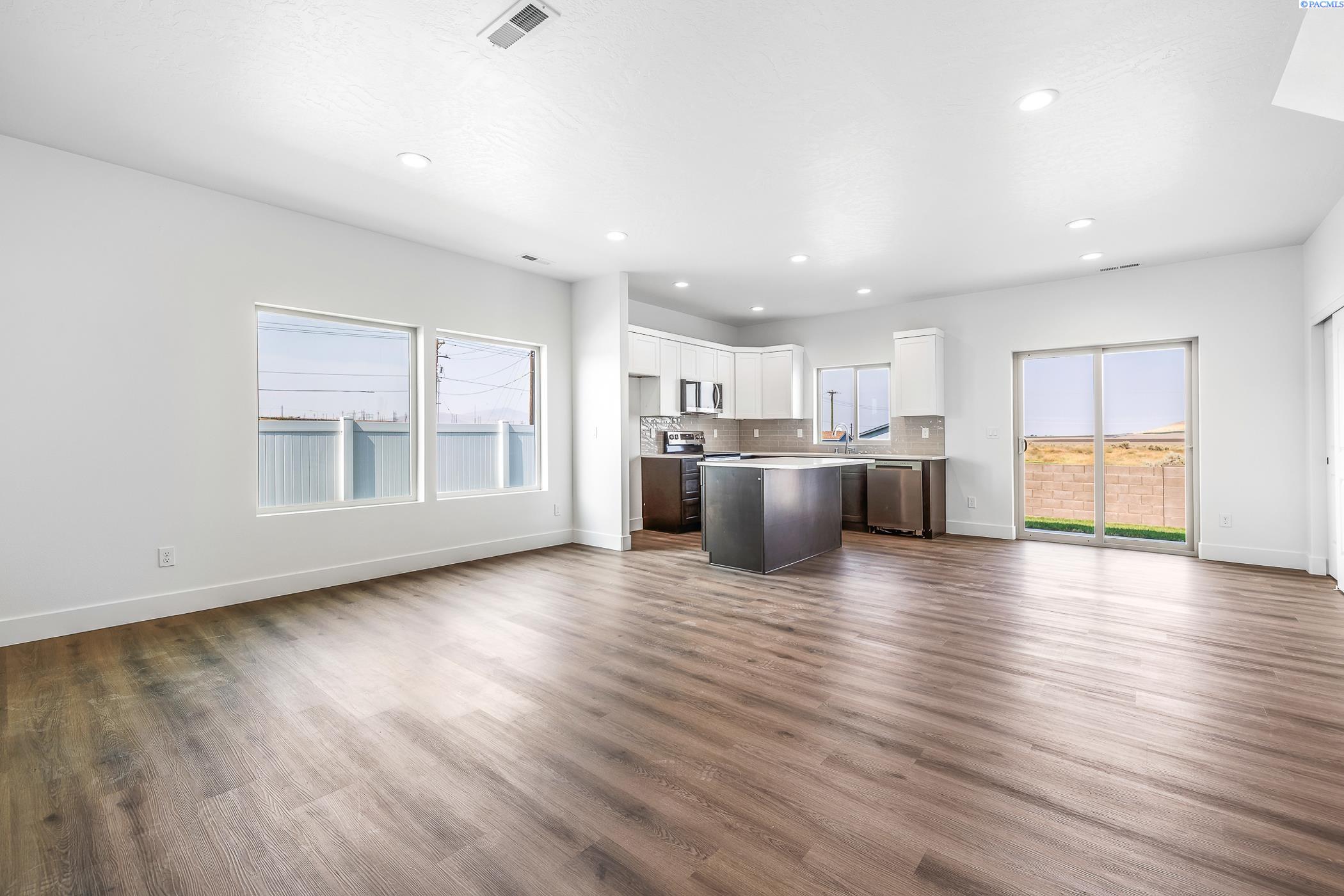 7672 Grapevine Ct, West Richland, WA 99353