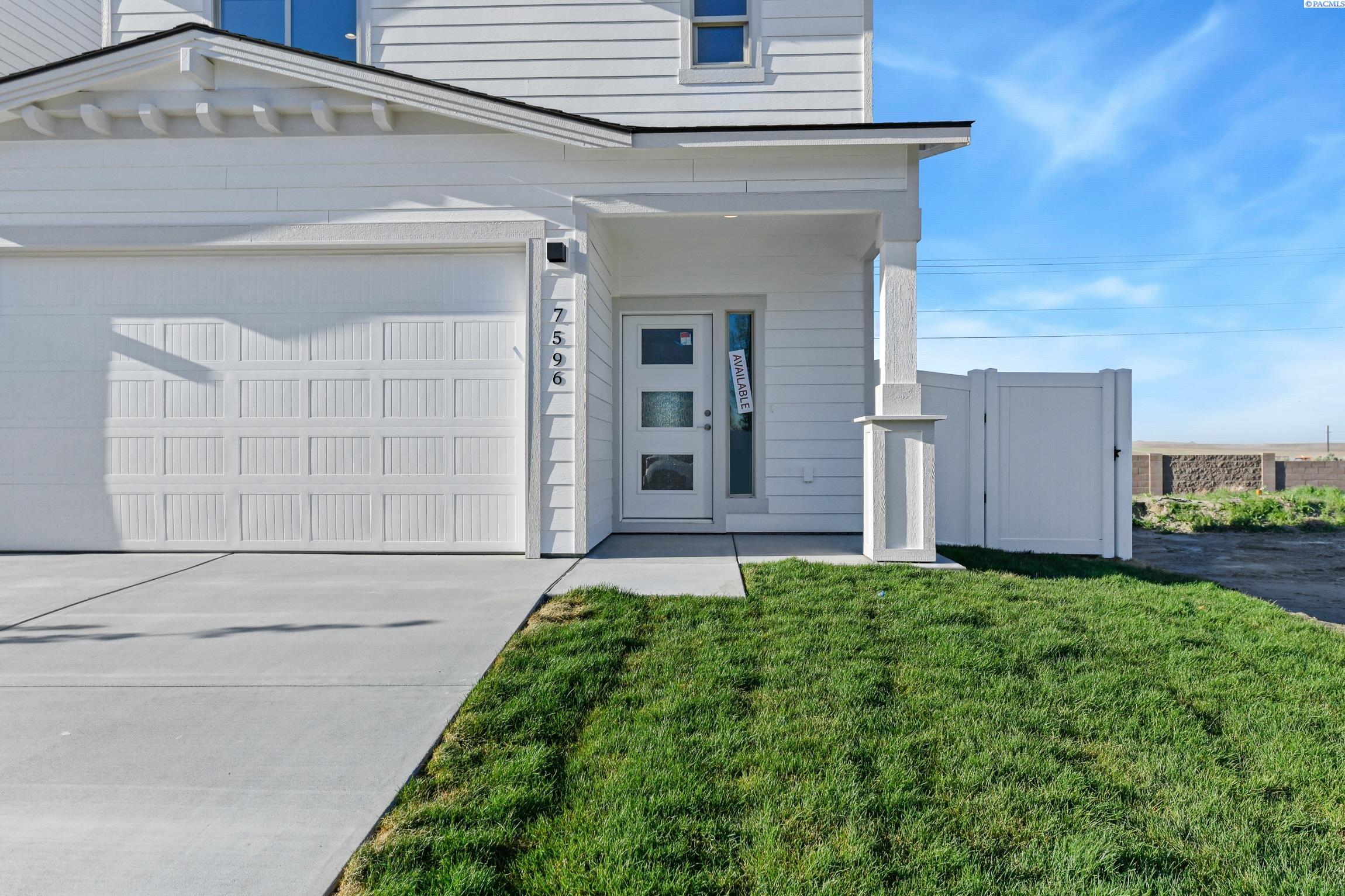 7596 Grapevine Ct, West Richland, WA 99353