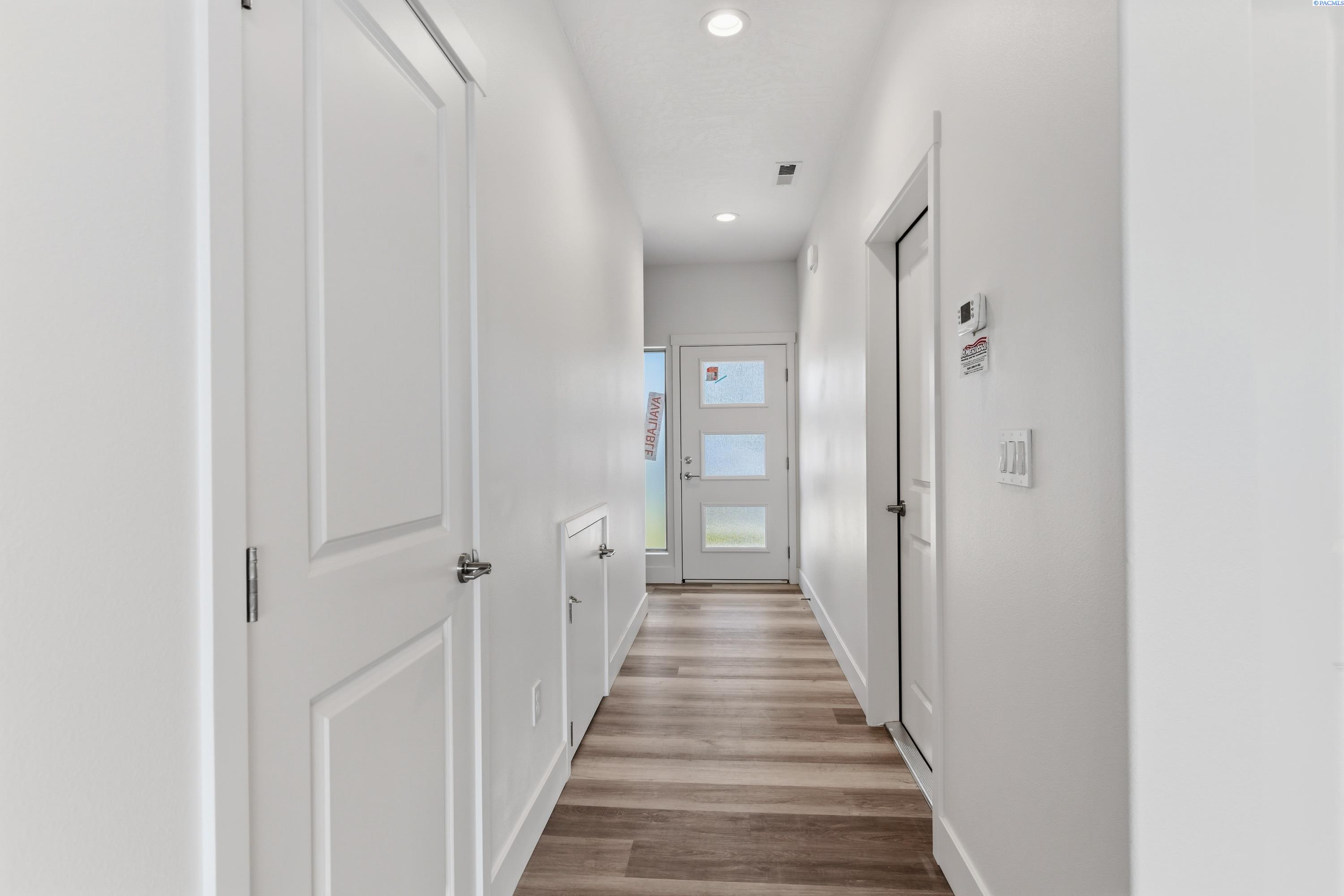 7596 Grapevine Ct, West Richland, WA 99353