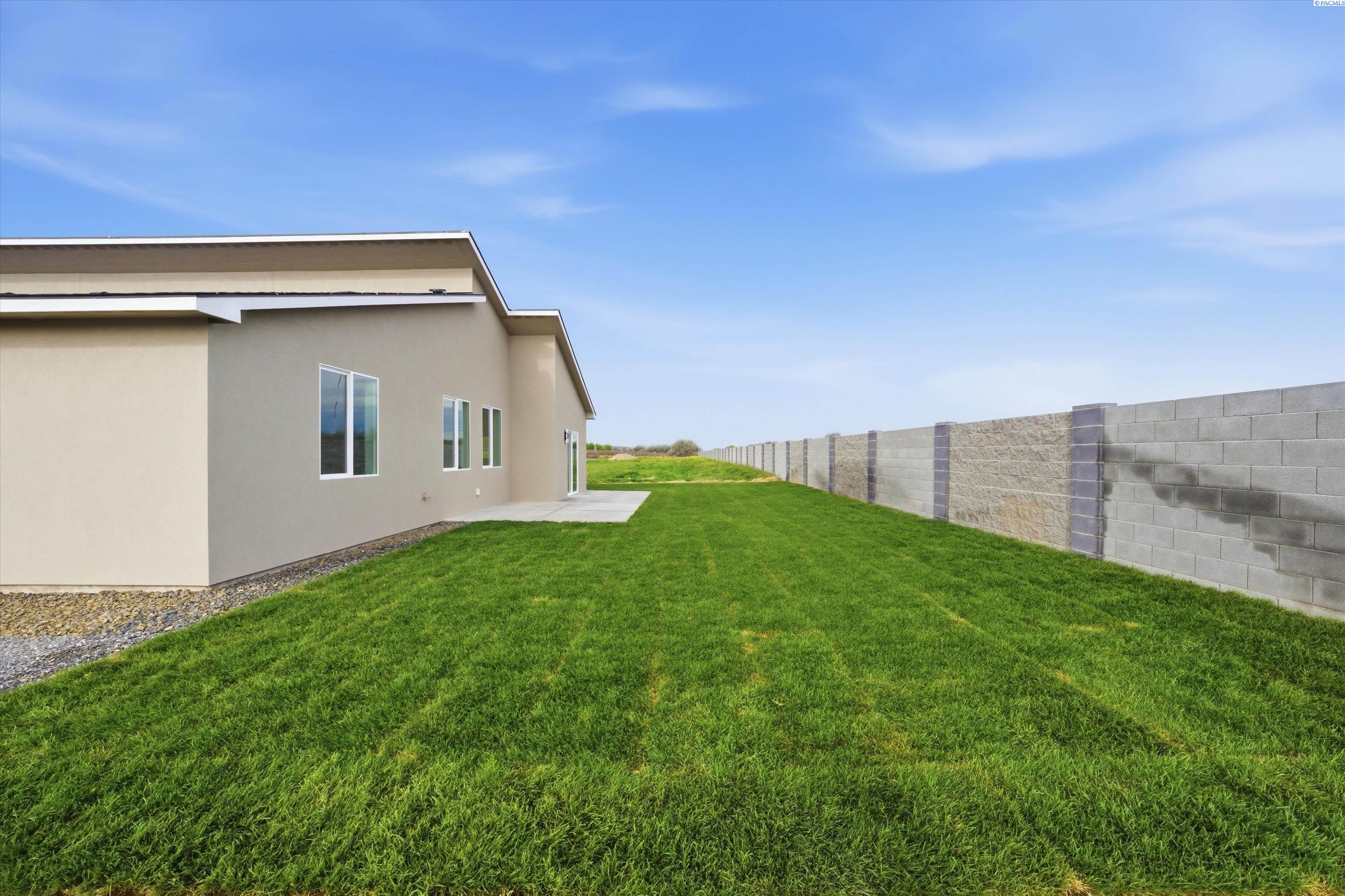 716 San Jose Ave, Sunnyside, WA 98944