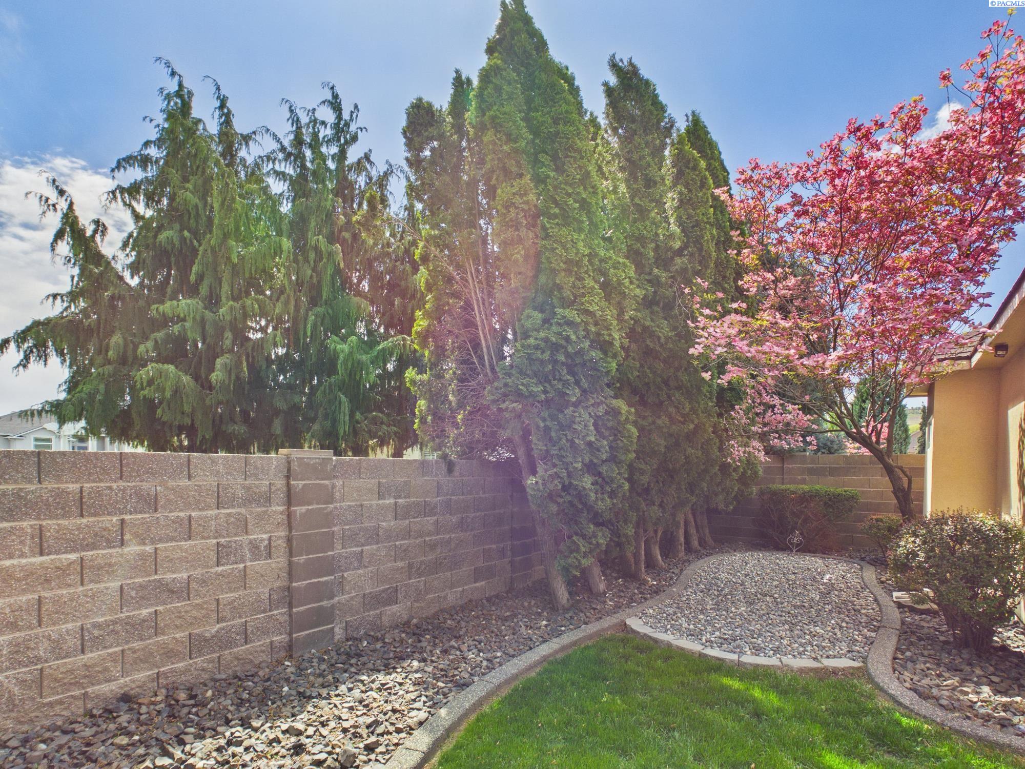 450 Winesap Ct, Richland, WA 99352