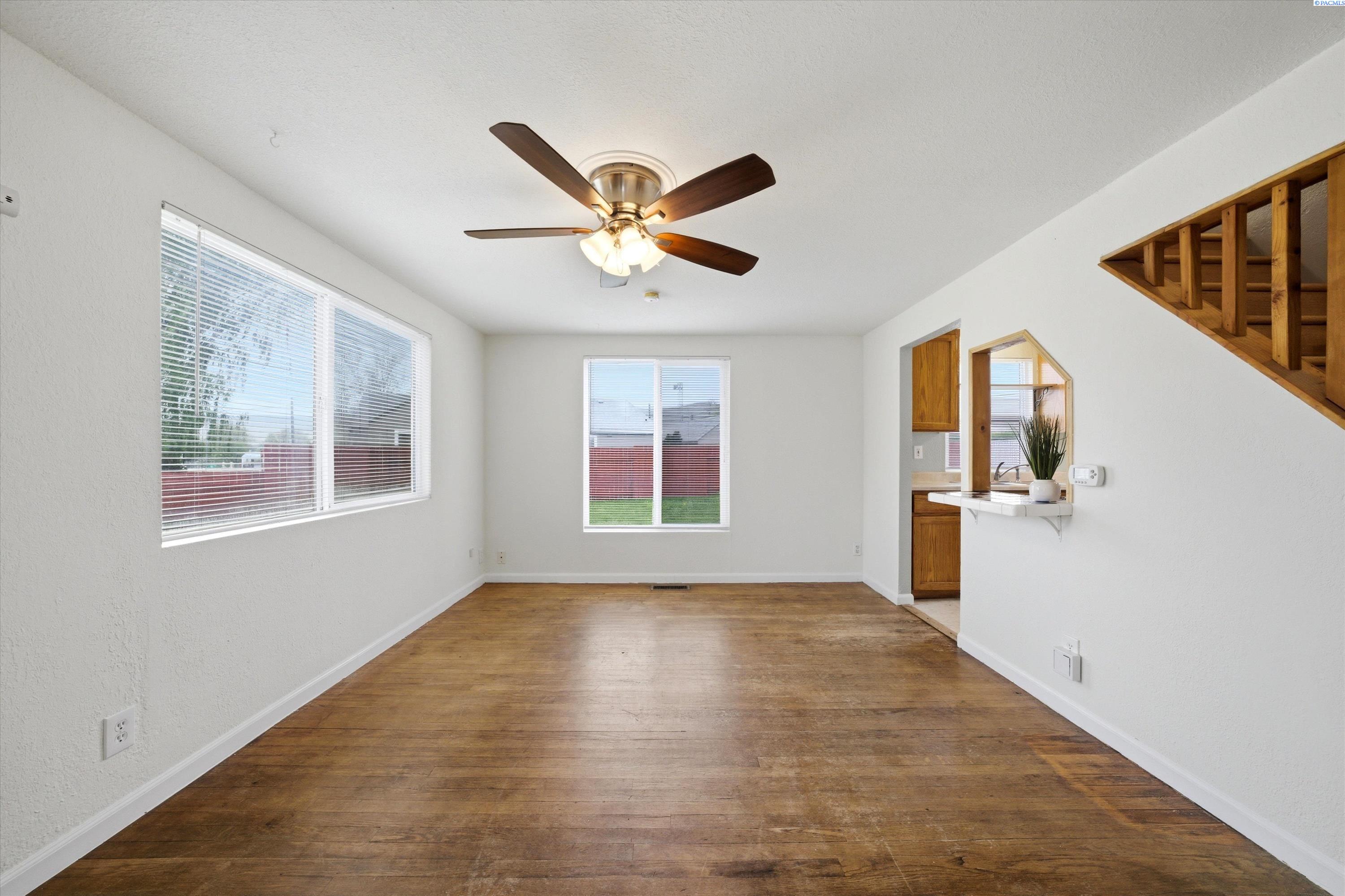 803 9th St, Benton City, WA 99320