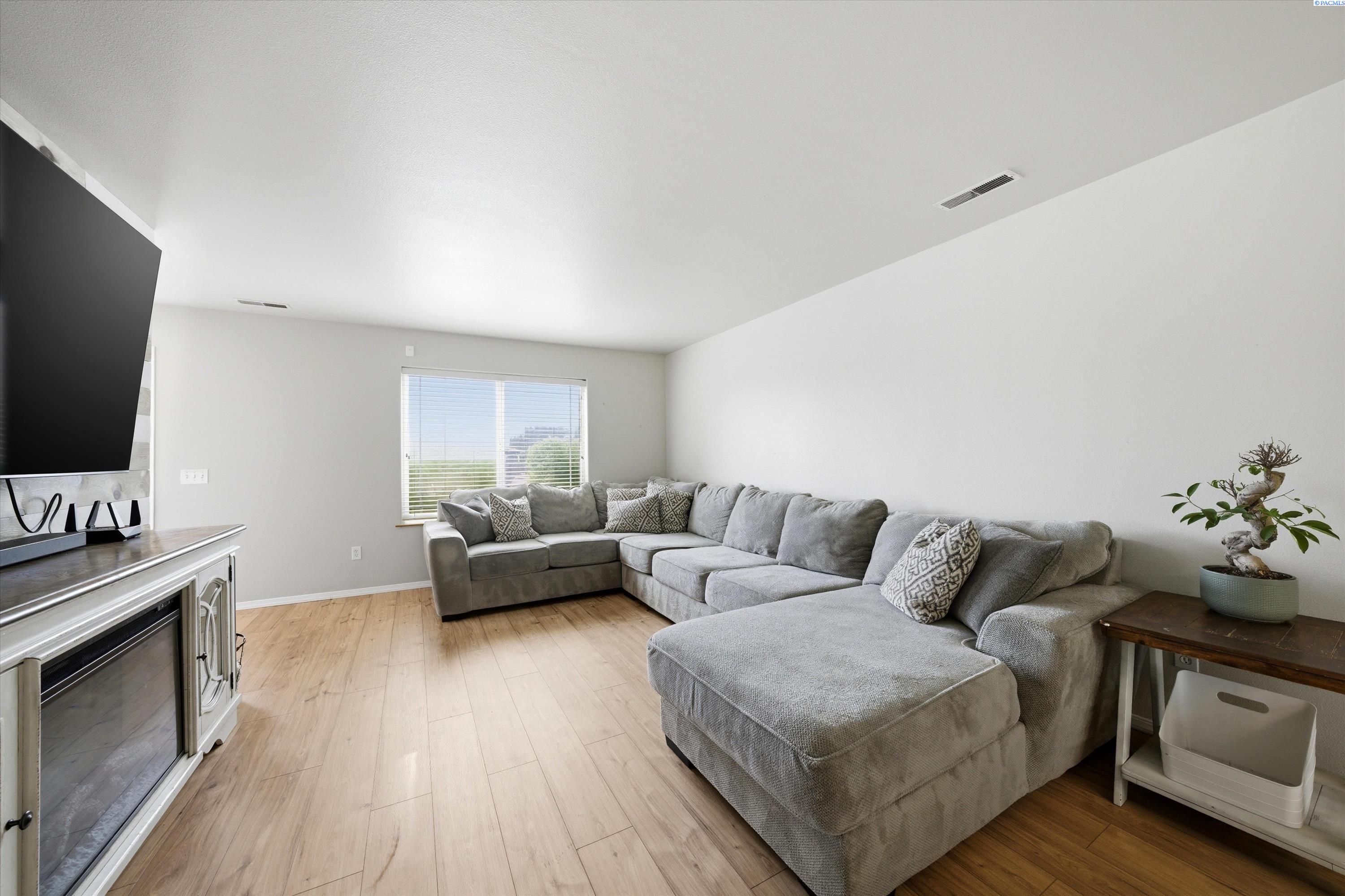 2004 28th Pl, Kennewick, WA 99336