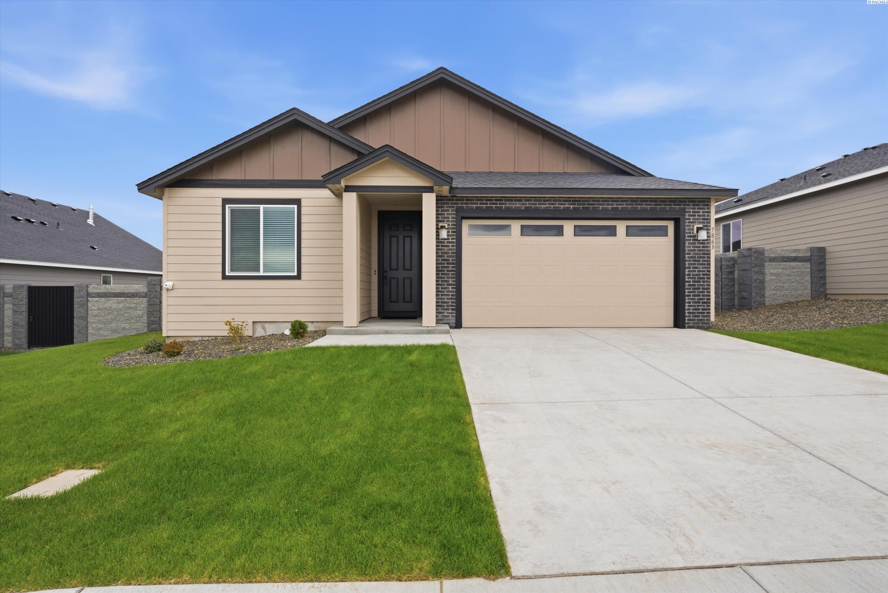 7863 Lennox St, West Richland, WA 99353