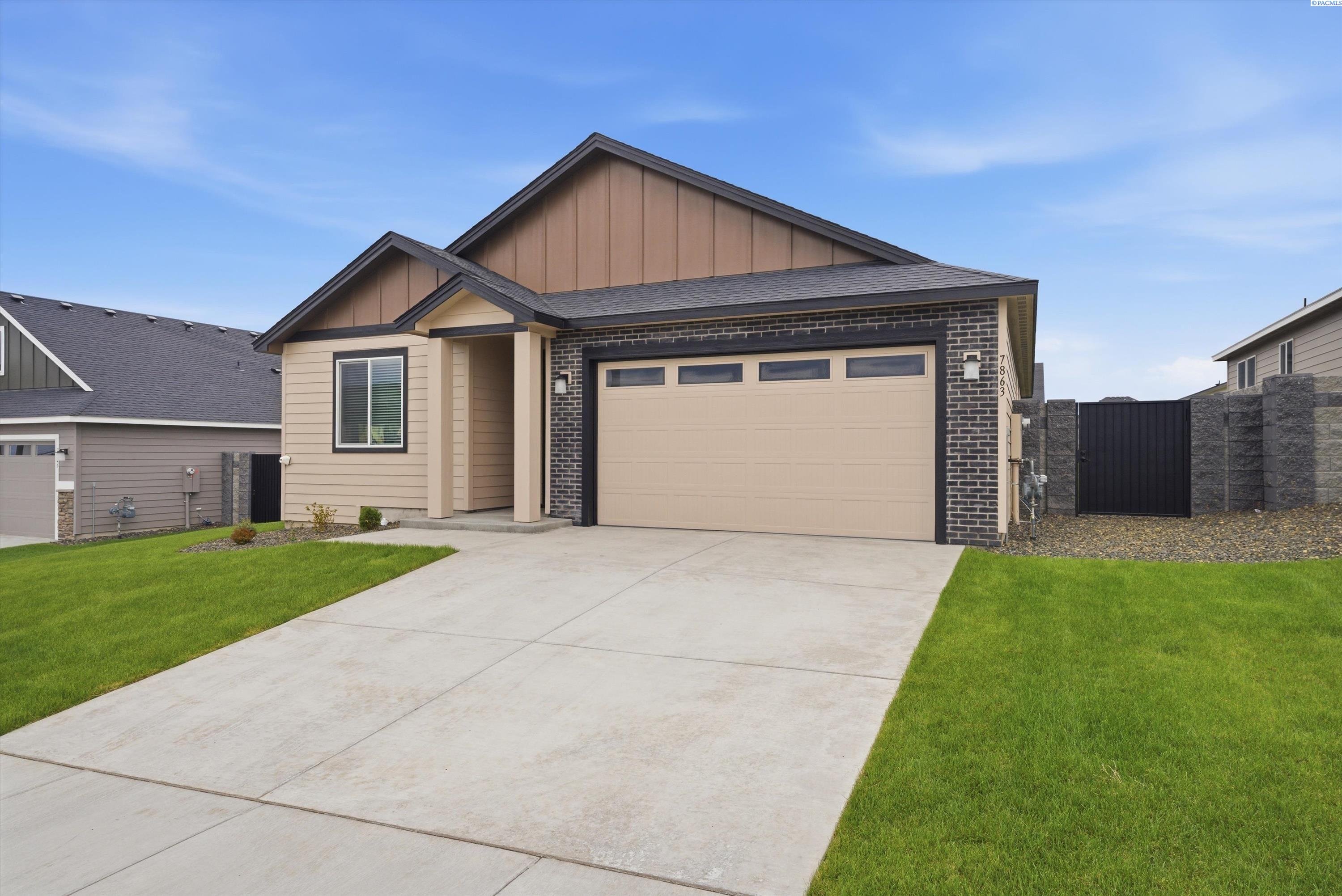 7863 Lennox St, West Richland, WA 99353