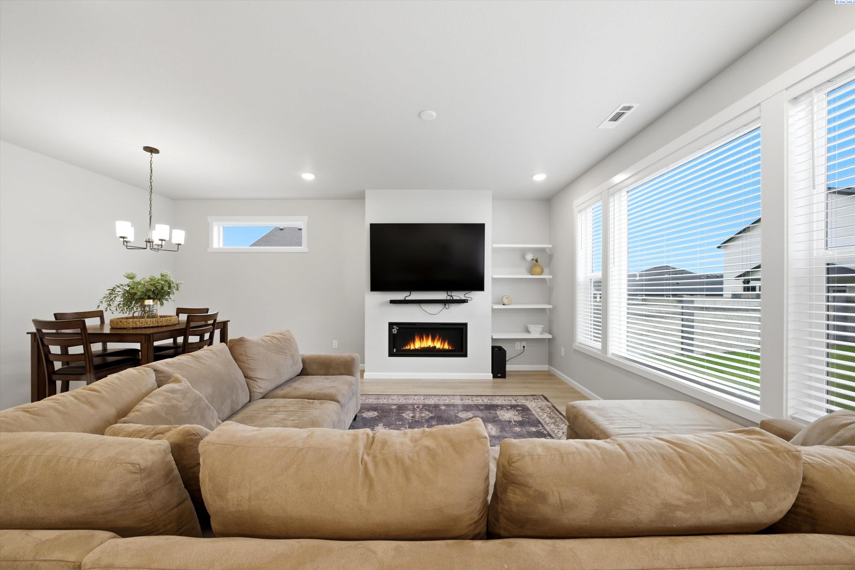 7863 Lennox St, West Richland, WA 99353