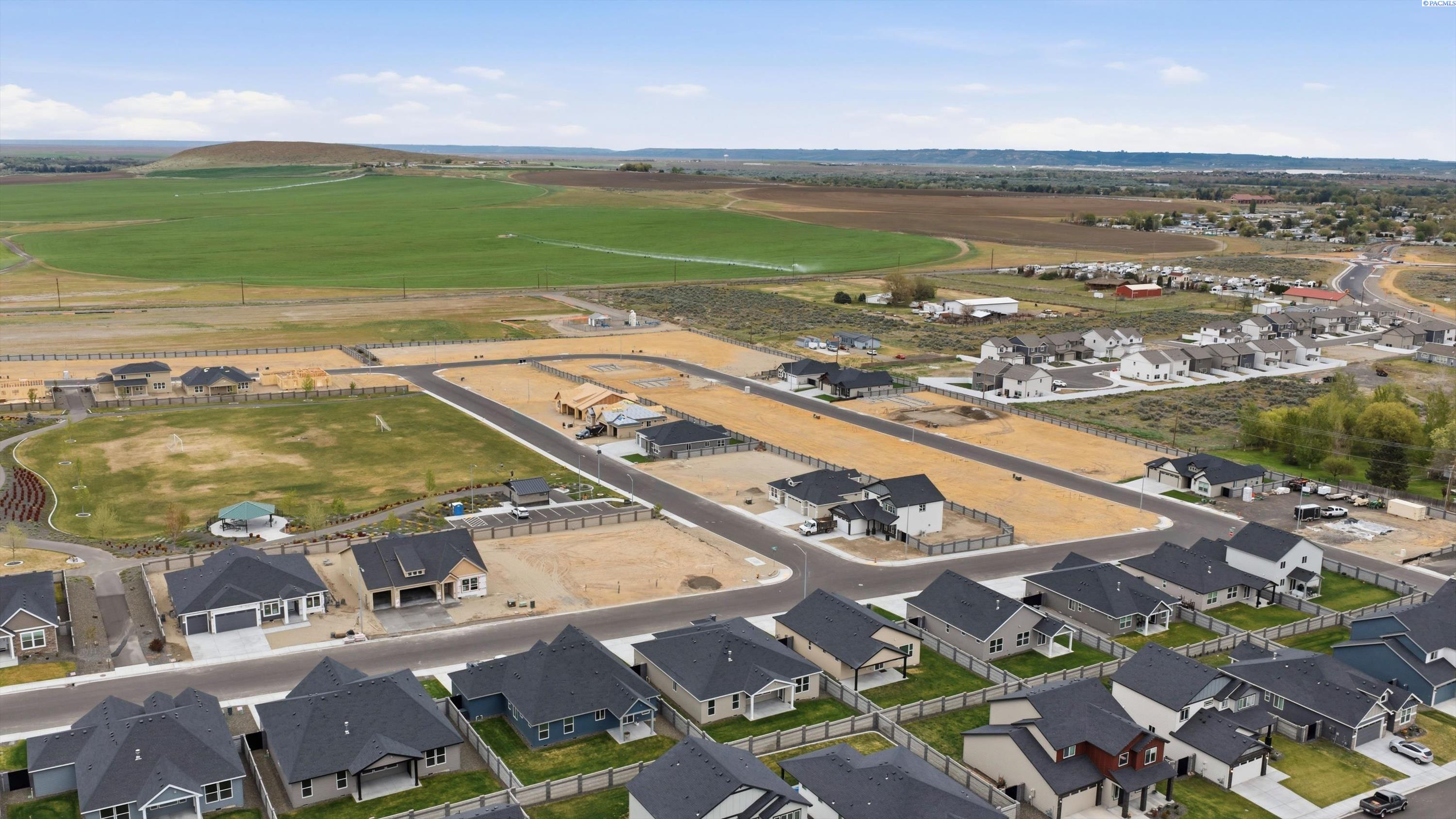 7863 Lennox St, West Richland, WA 99353