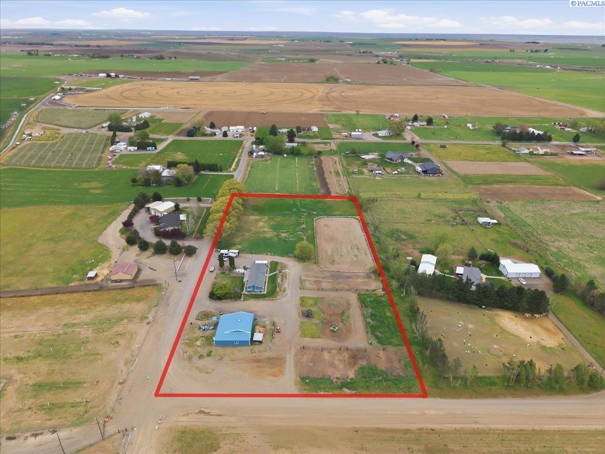 201 Clover Ln, Pasco, WA 99301