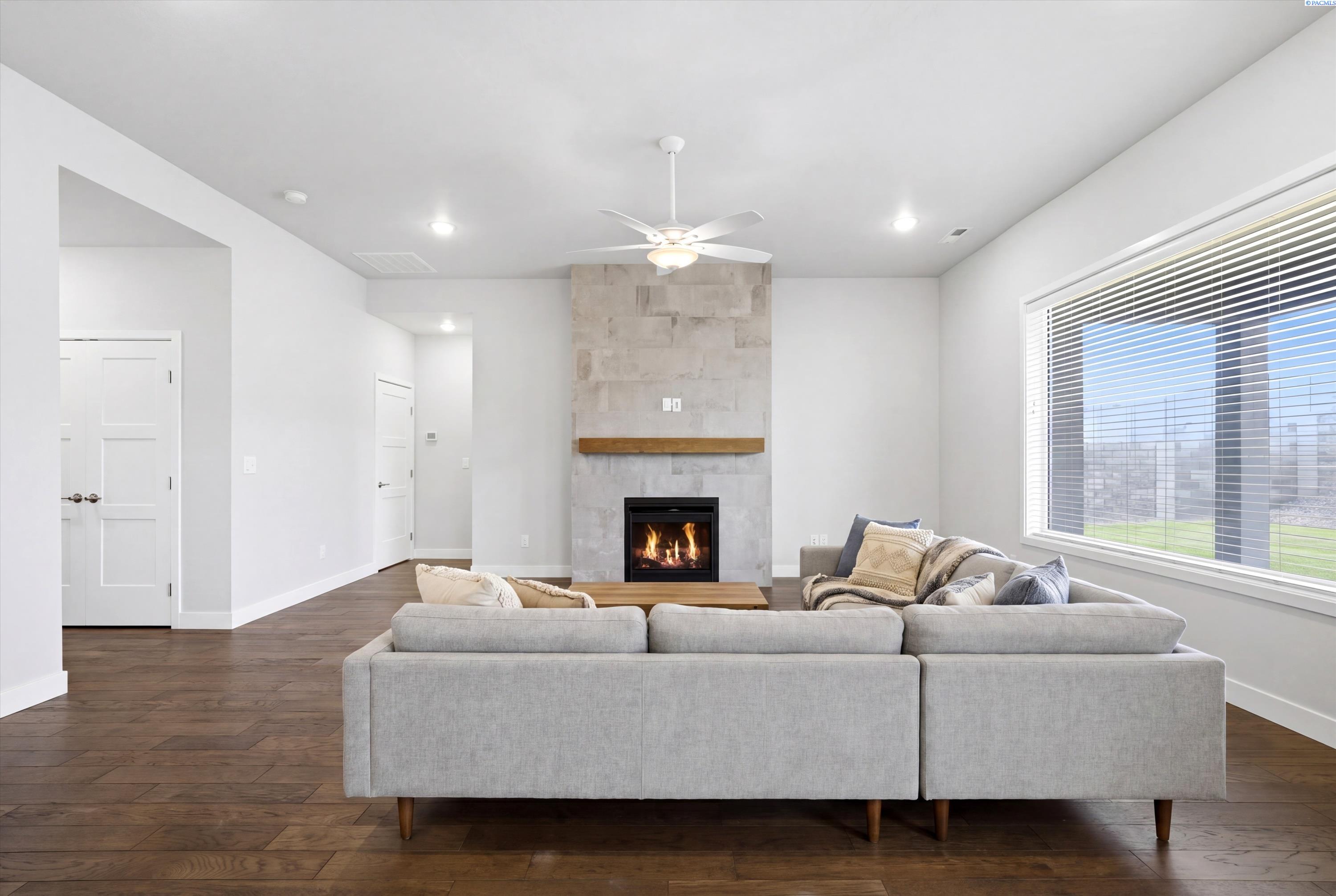 654 Lazio Way, Richland, WA 99352