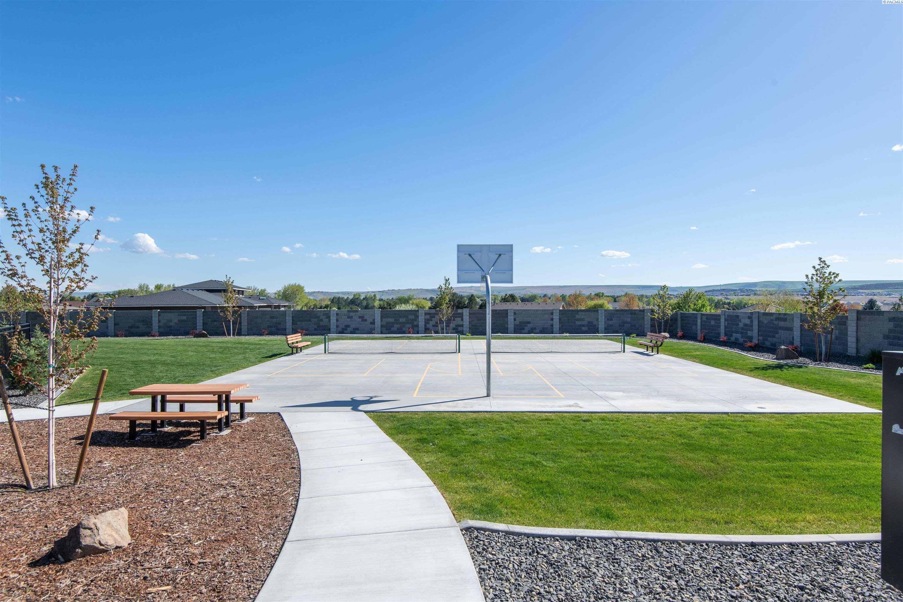 654 Lazio Way, Richland, WA 99352