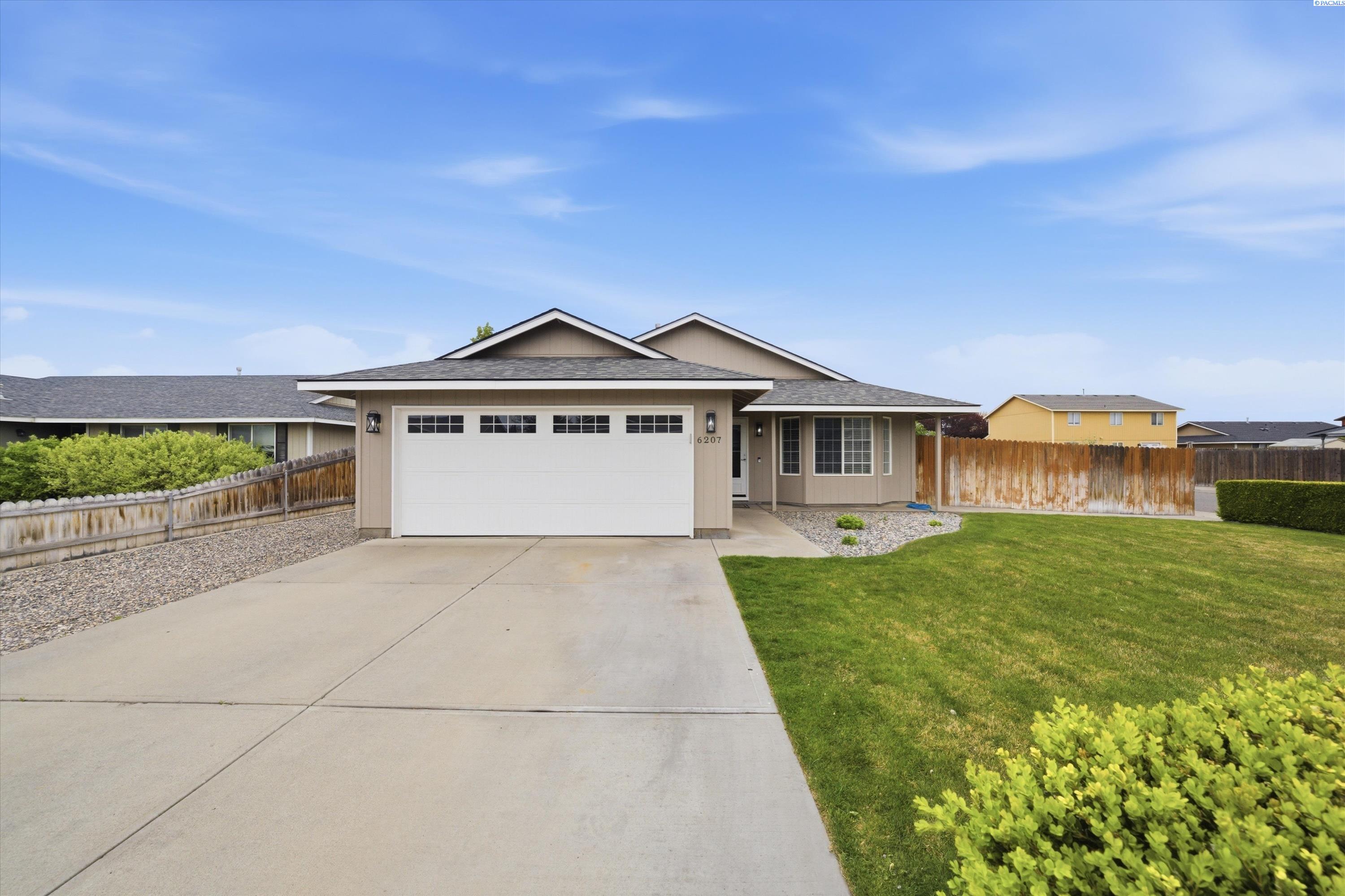 6207 Camden Dr, Pasco, WA 99301