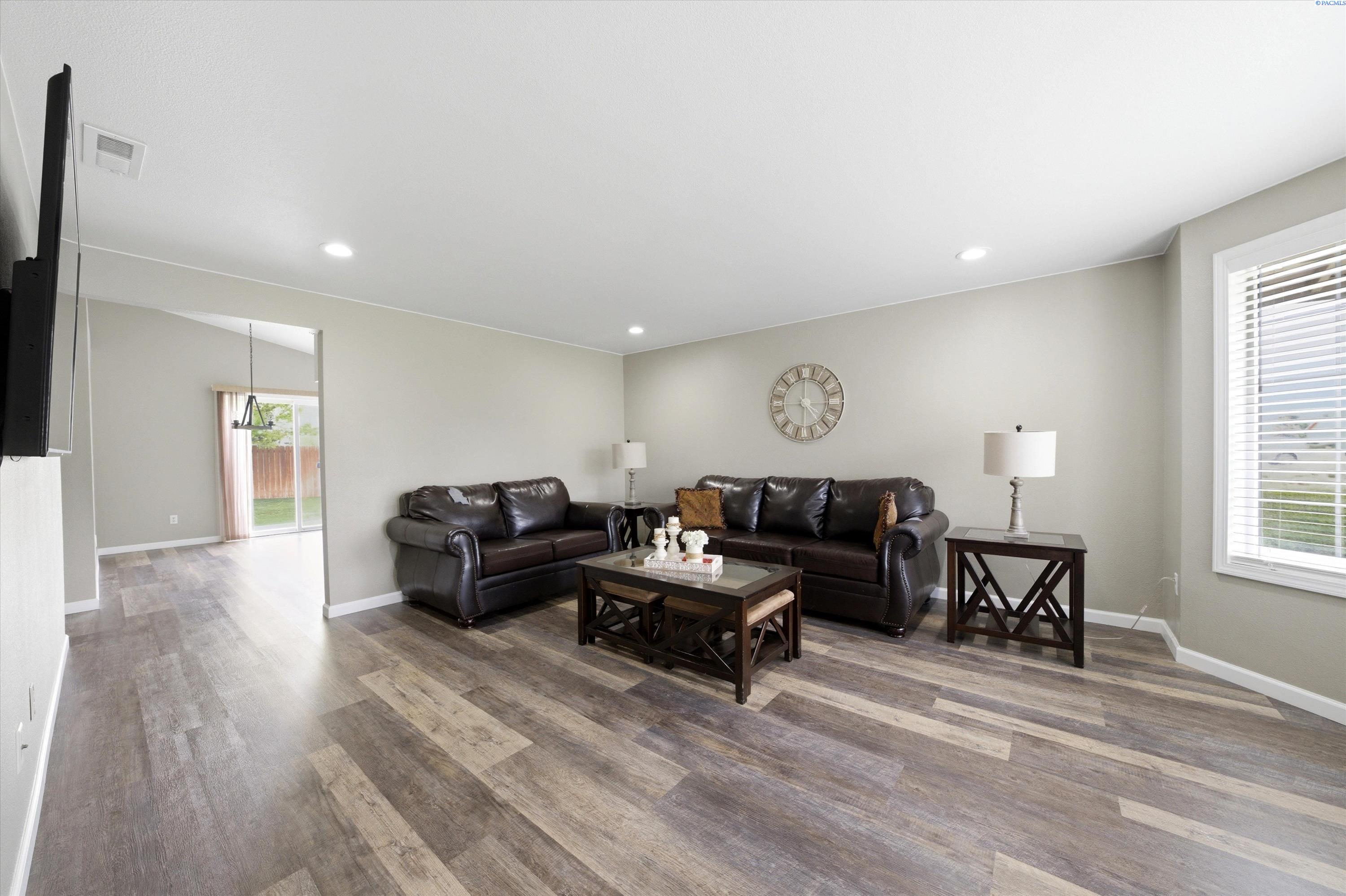 6207 Camden Dr, Pasco, WA 99301