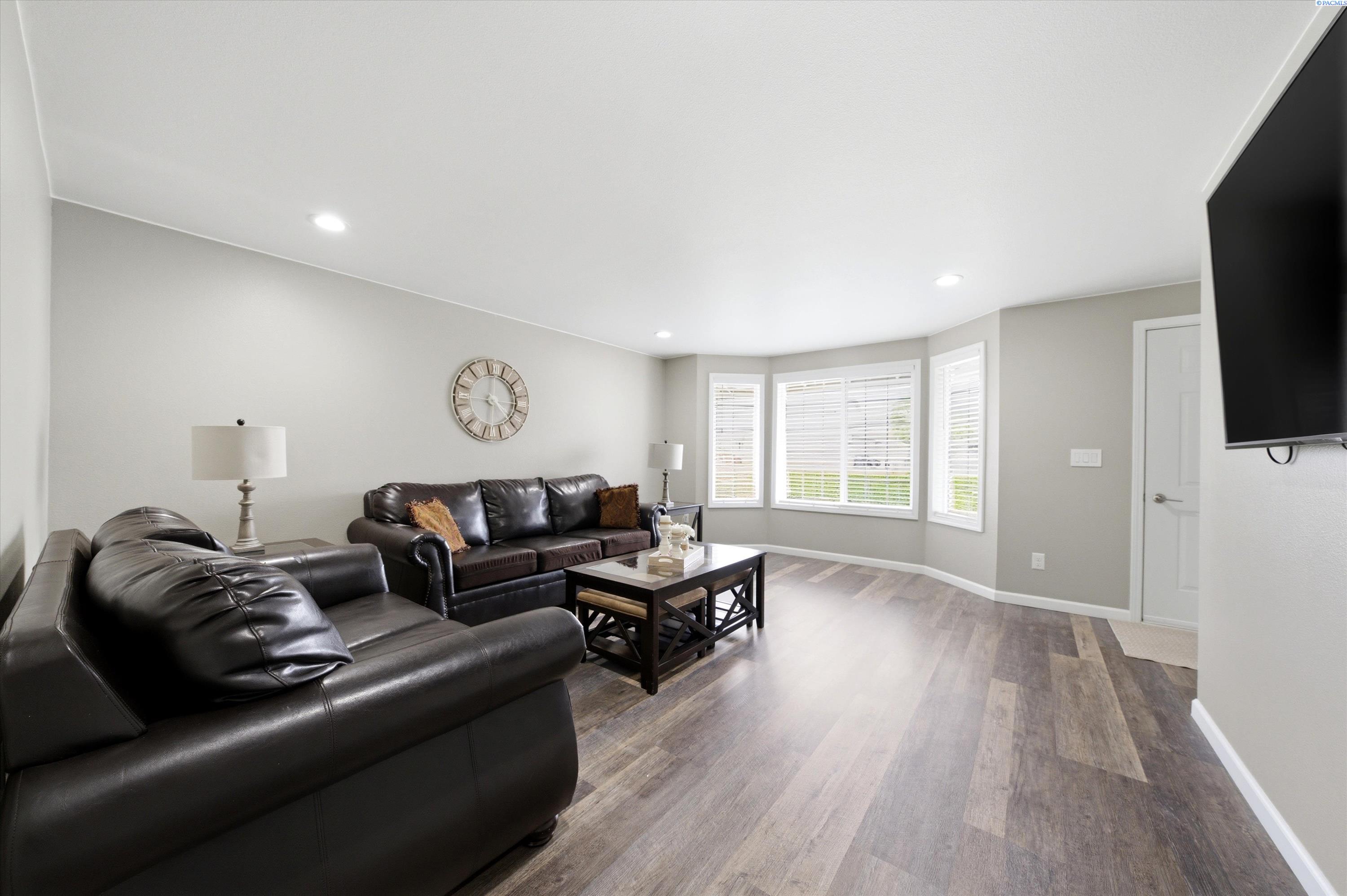 6207 Camden Dr, Pasco, WA 99301