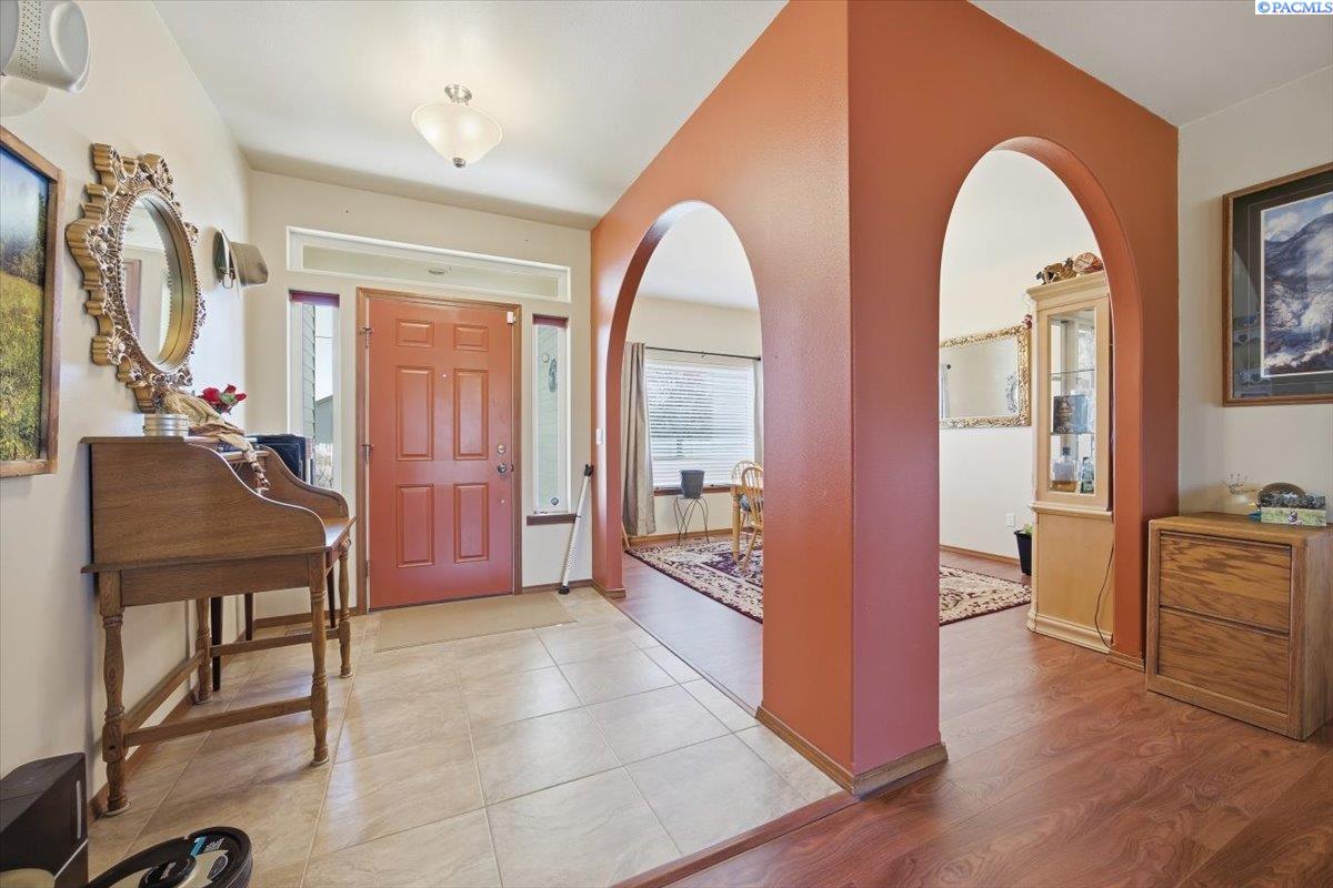 2304 Road 52 , Pasco, WA 99301