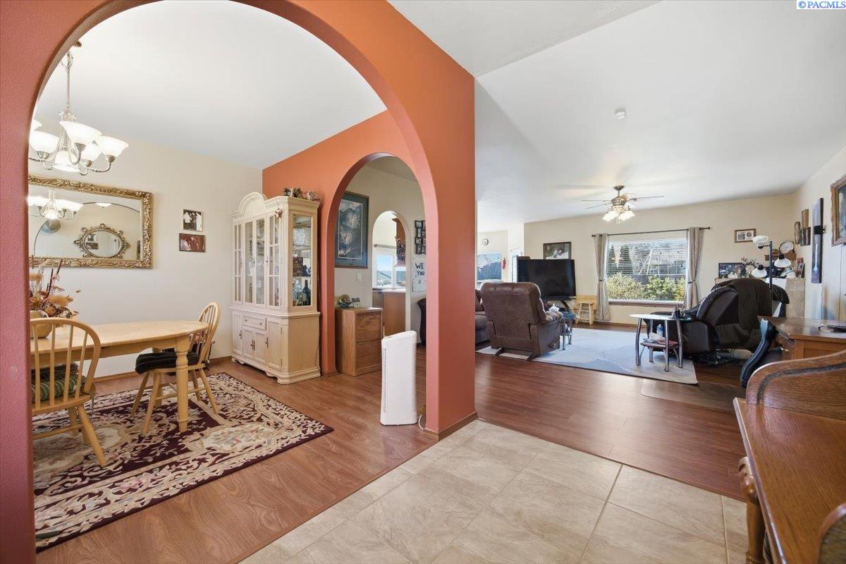 2304 Road 52 , Pasco, WA 99301