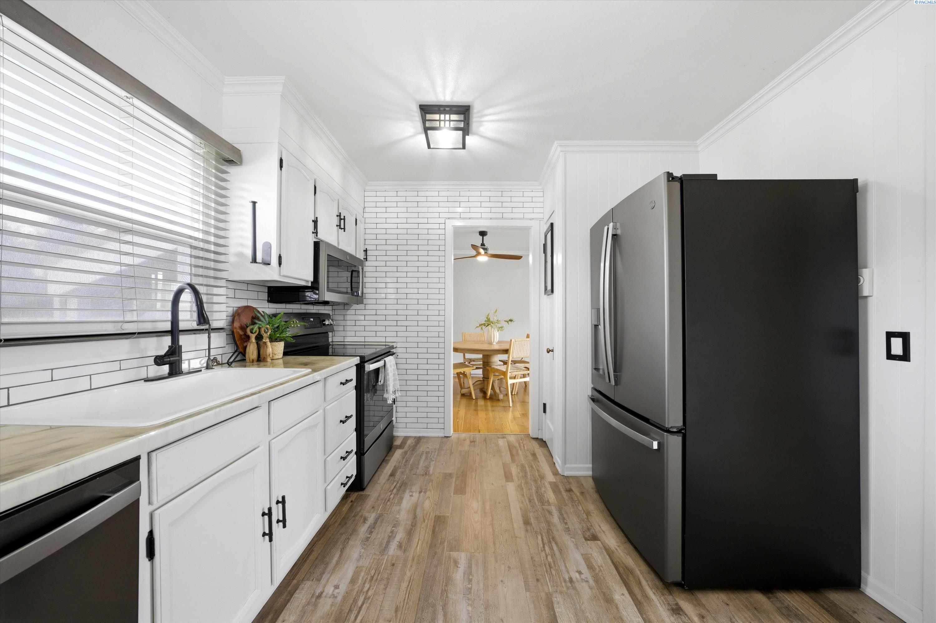 90 Van Giesen St, Richland, WA 99354