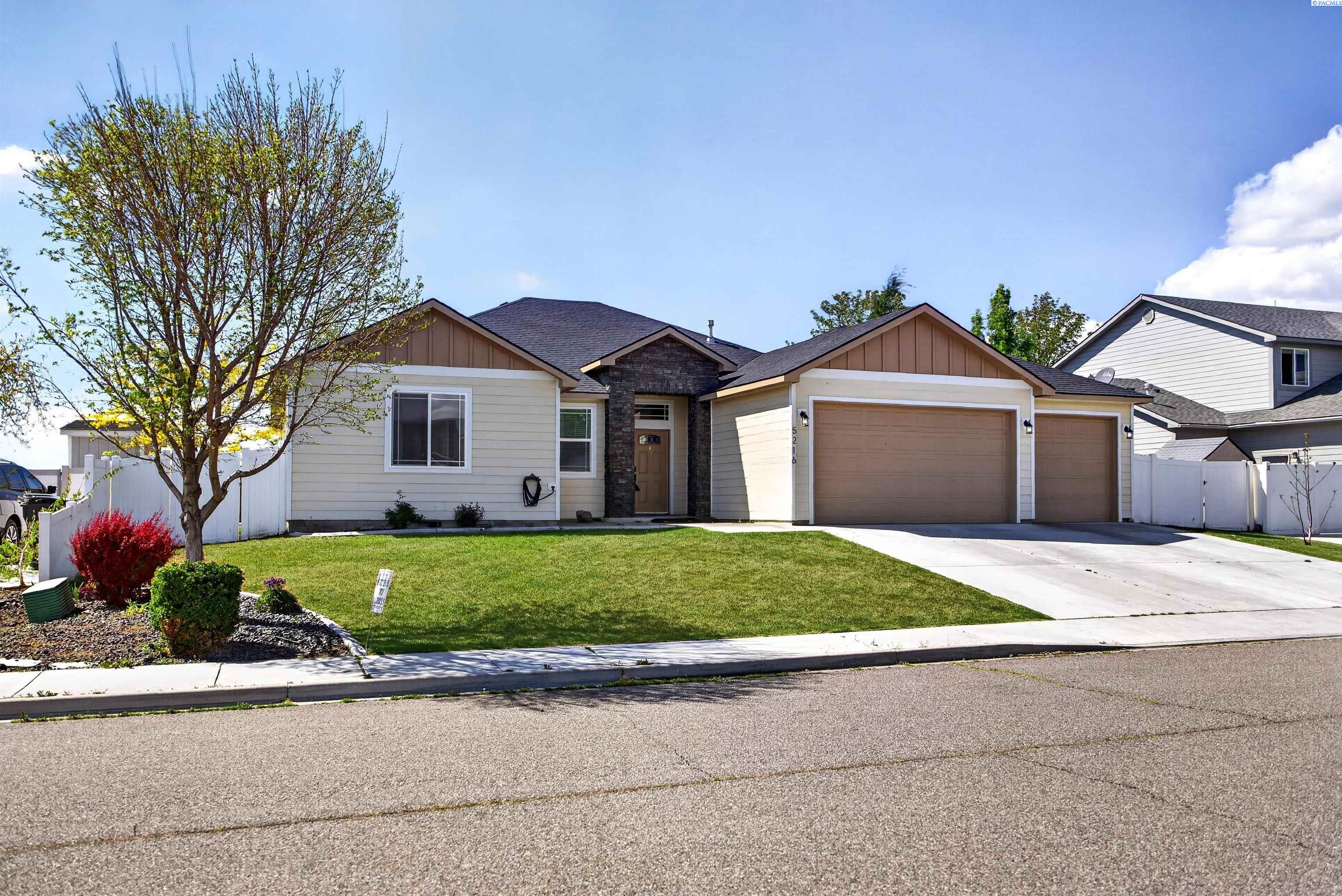 5216 Madrid Ln, Pasco, WA 99301