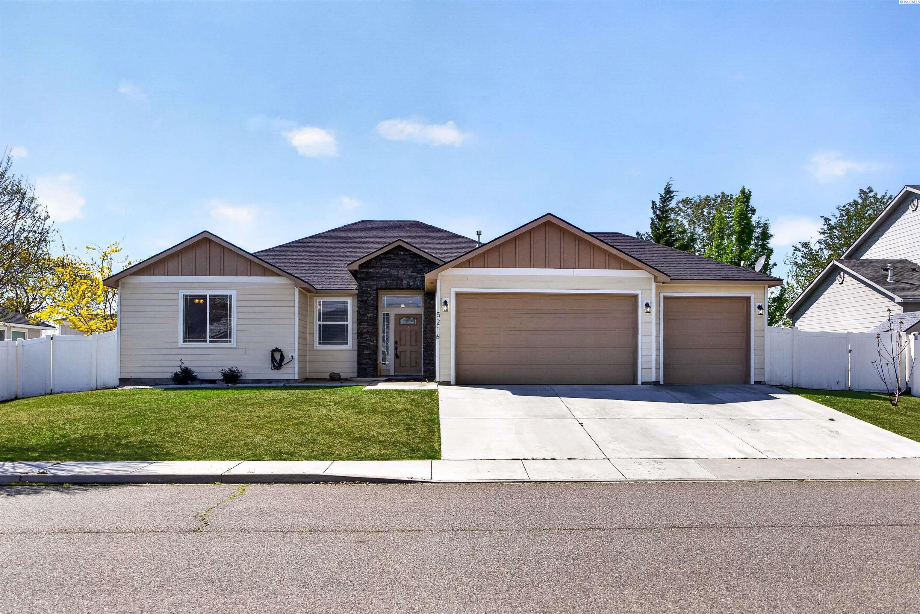 5216 Madrid Ln, Pasco, WA 99301