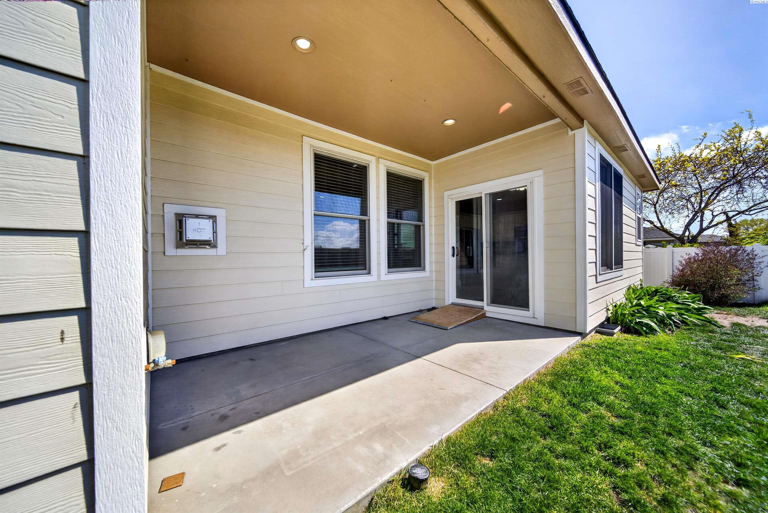 5216 Madrid Ln, Pasco, WA 99301