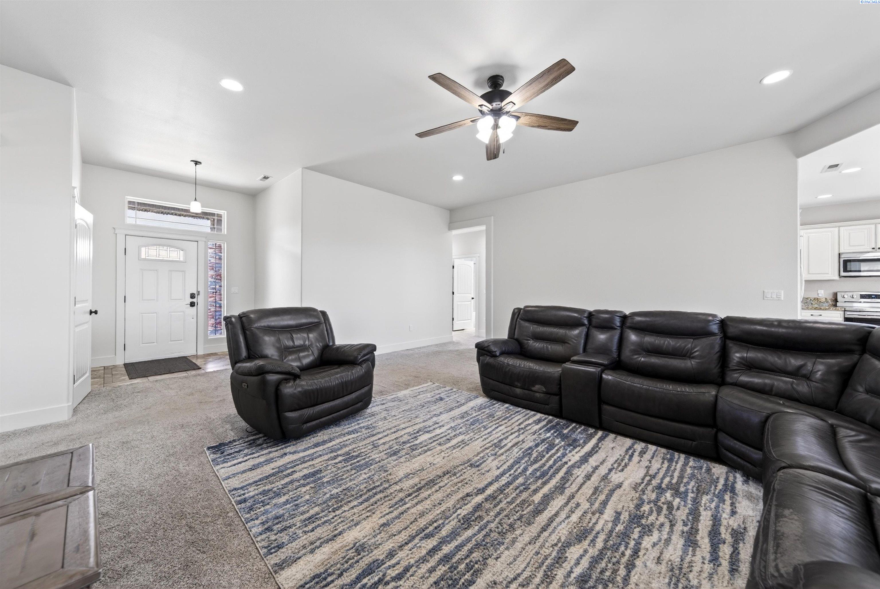 5216 Madrid Ln, Pasco, WA 99301