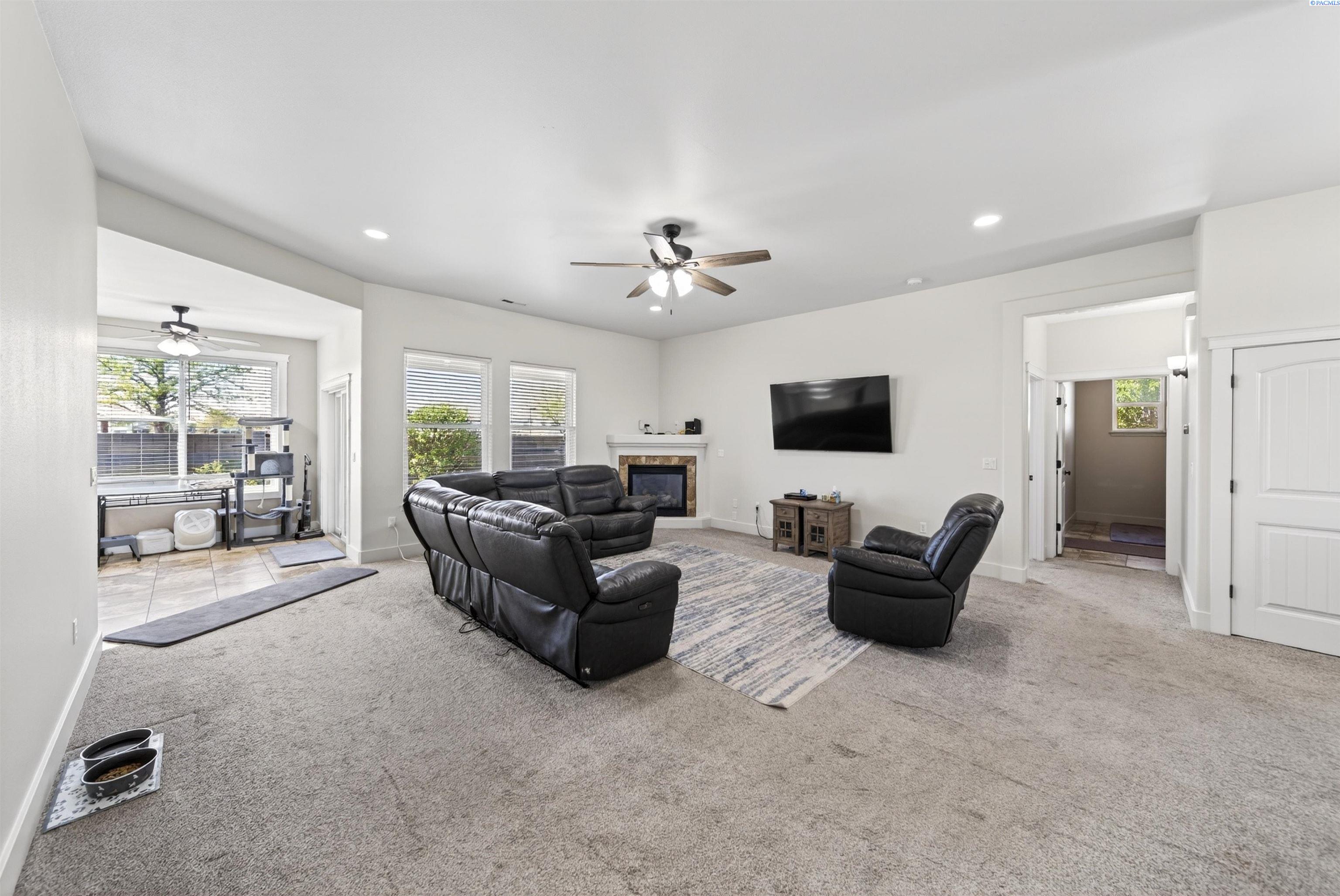 5216 Madrid Ln, Pasco, WA 99301