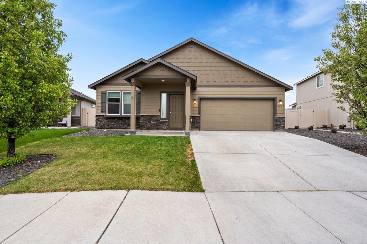 2225 23rd Ave, Kennewick, WA 99337