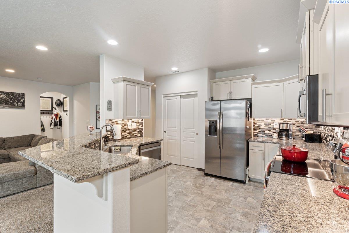 2225 23rd Ave, Kennewick, WA 99337