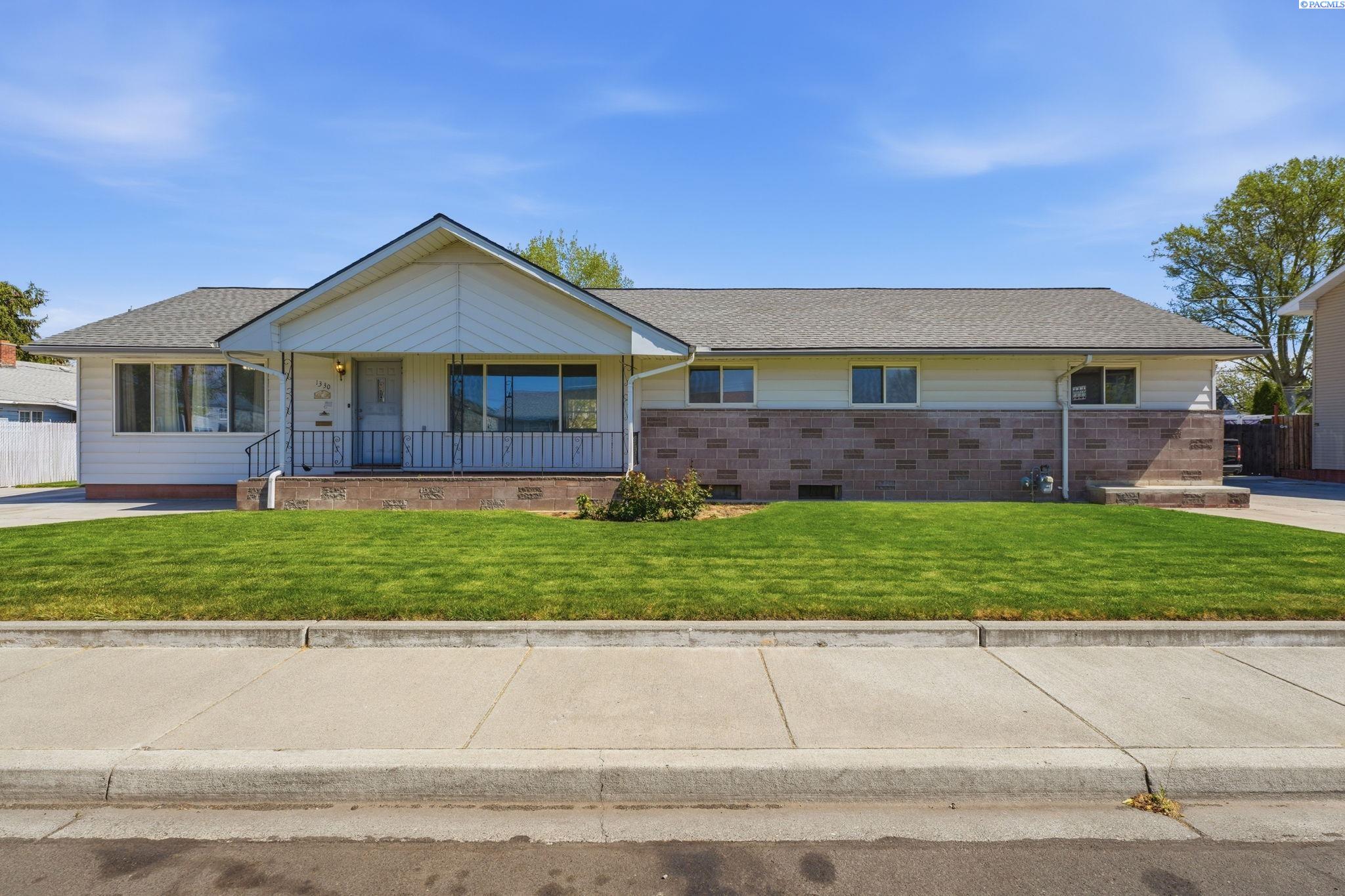 1330 Farrell Ln, Richland, WA 99354