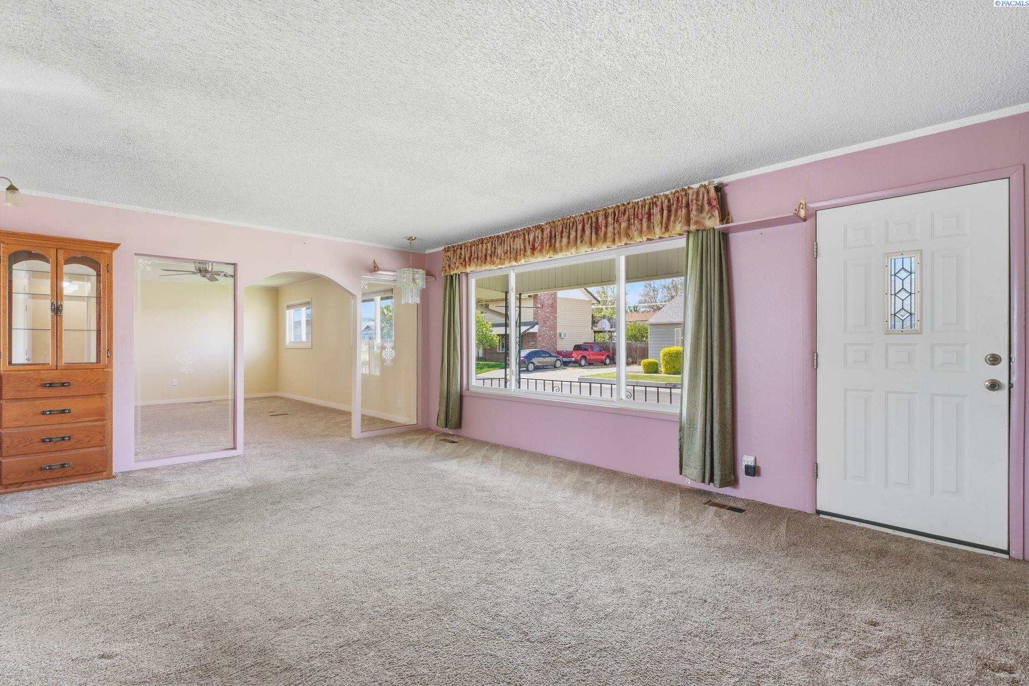 1330 Farrell Ln, Richland, WA 99354