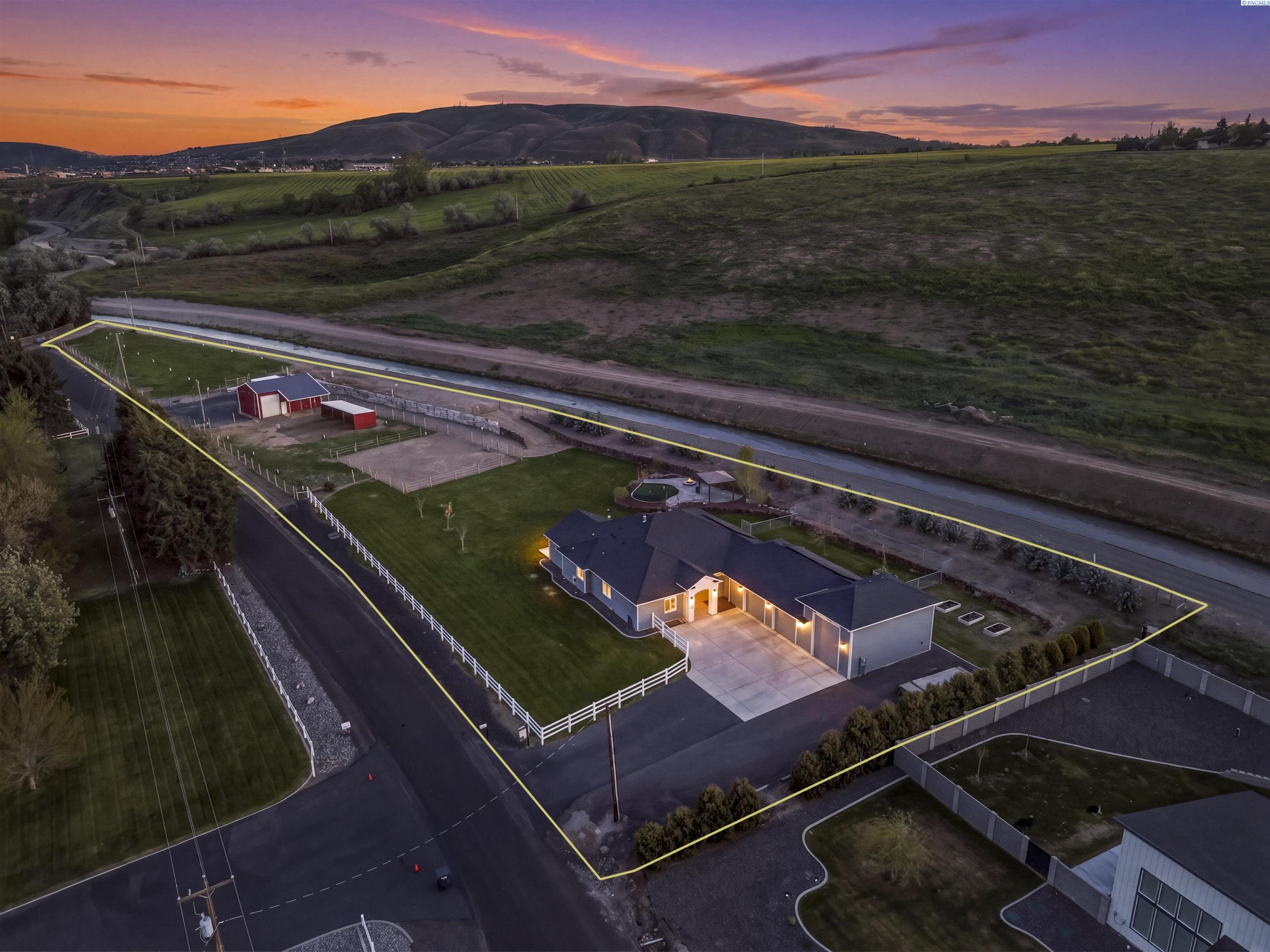 2807 N Riverside Drive, West Richland WA 99353