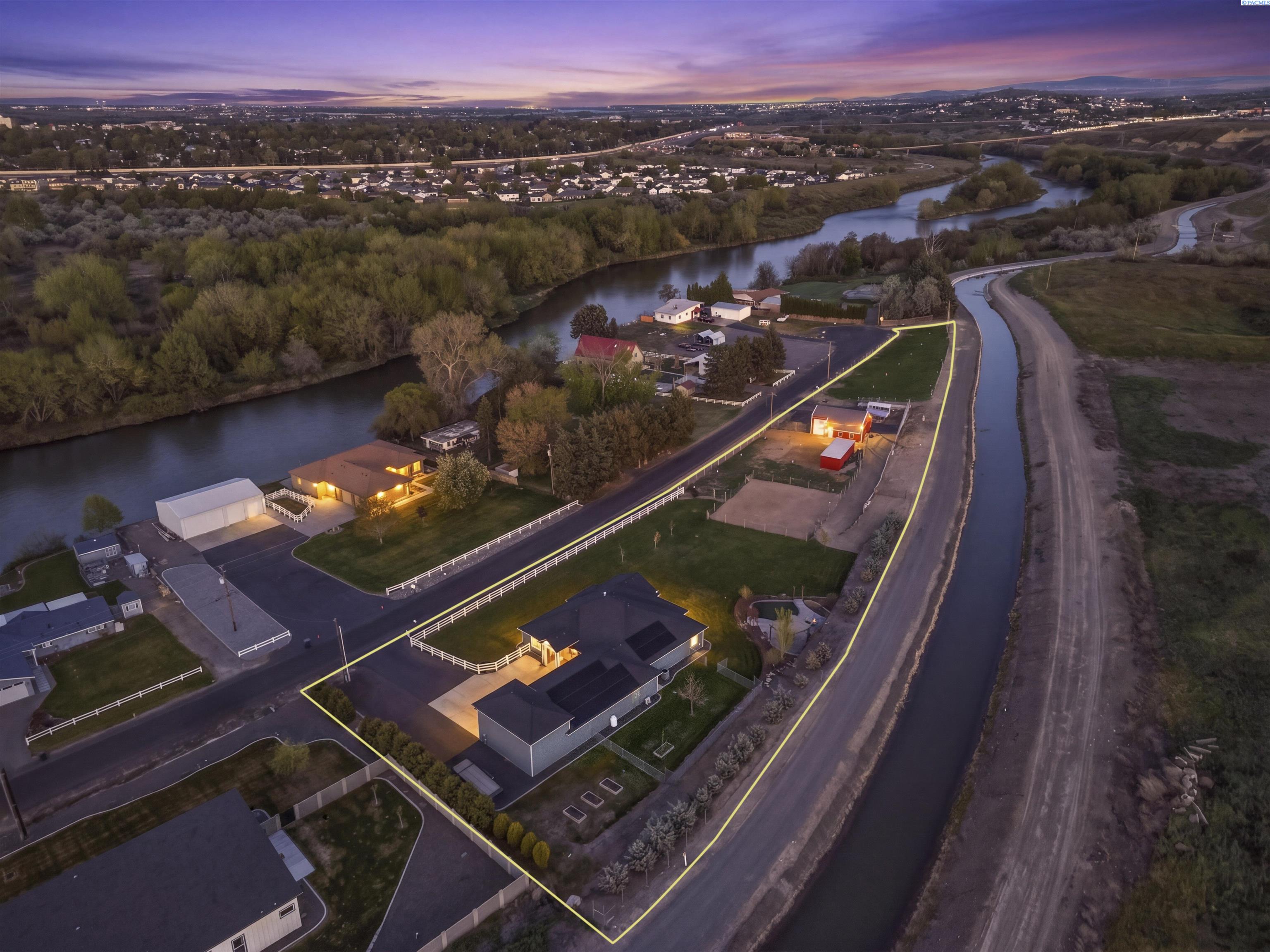 2807 Riverside Dr, West Richland, WA 99353