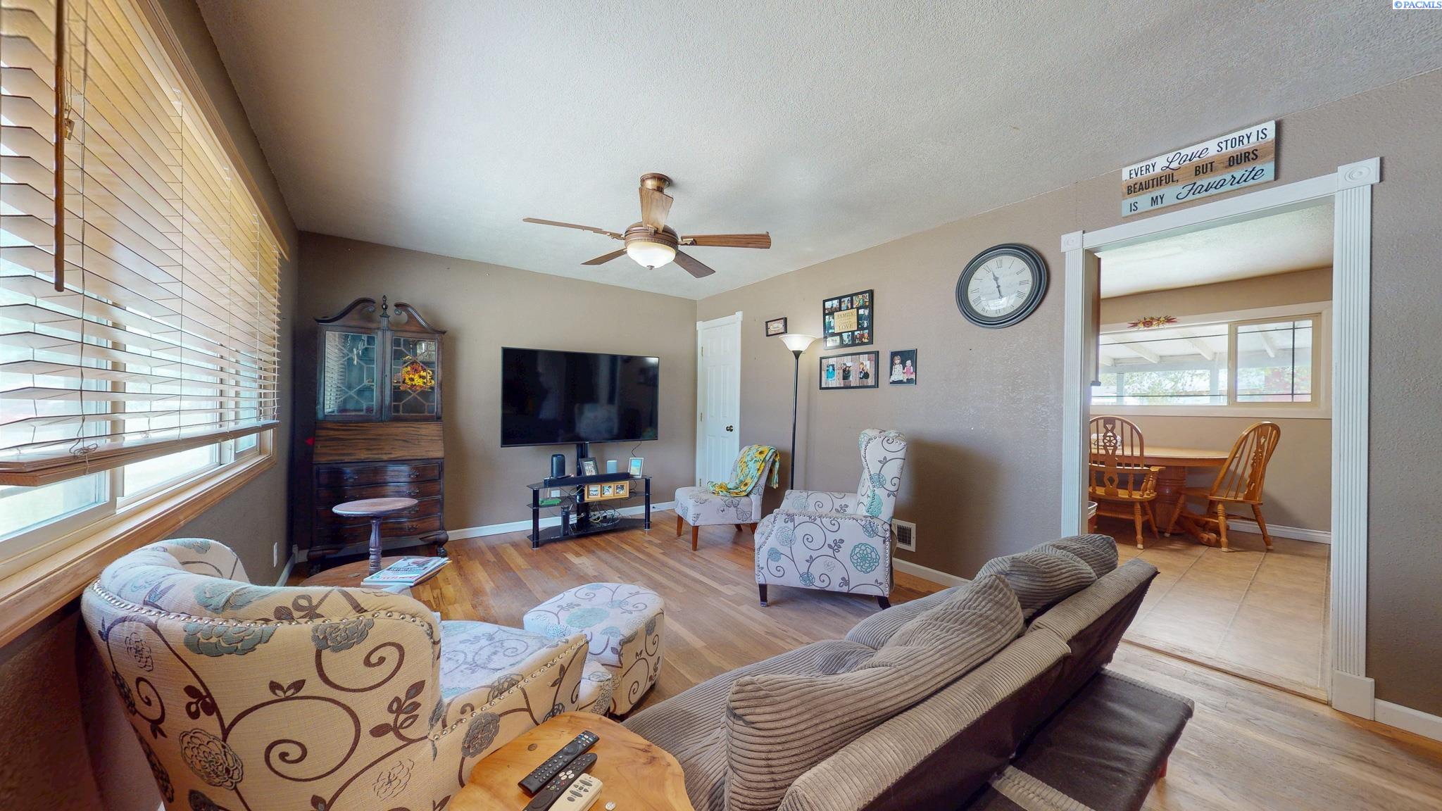 1912 Lassen Ave, Richland, WA 99354