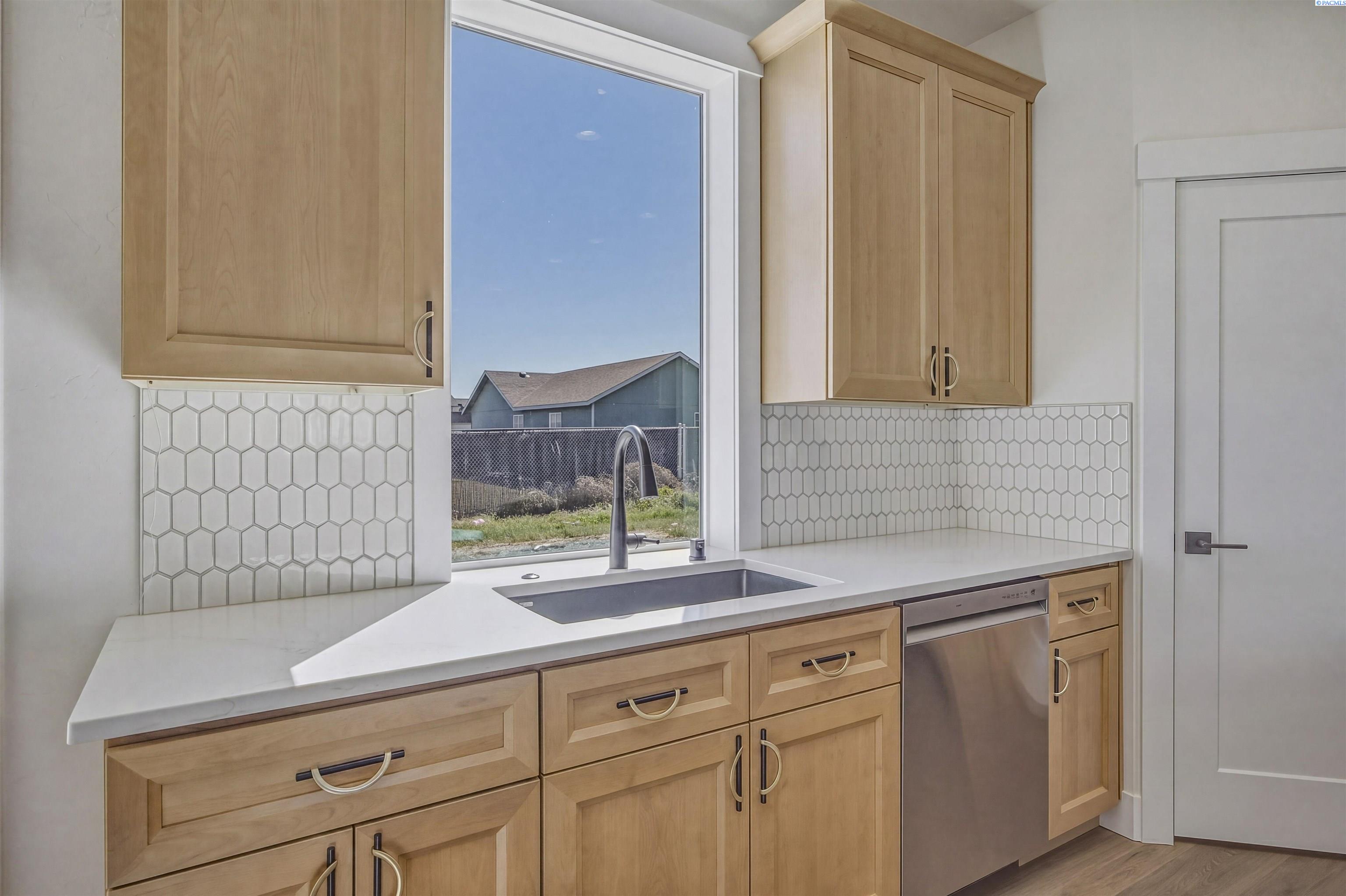 308 Victoria St, Sunnyside, WA 98944