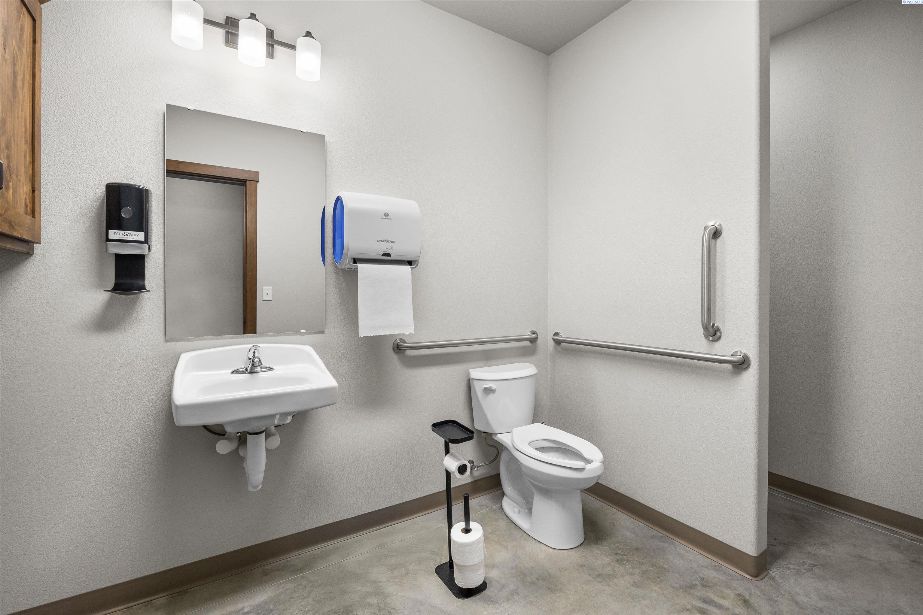 3251 Glade Rd #C, Pasco, WA 99301