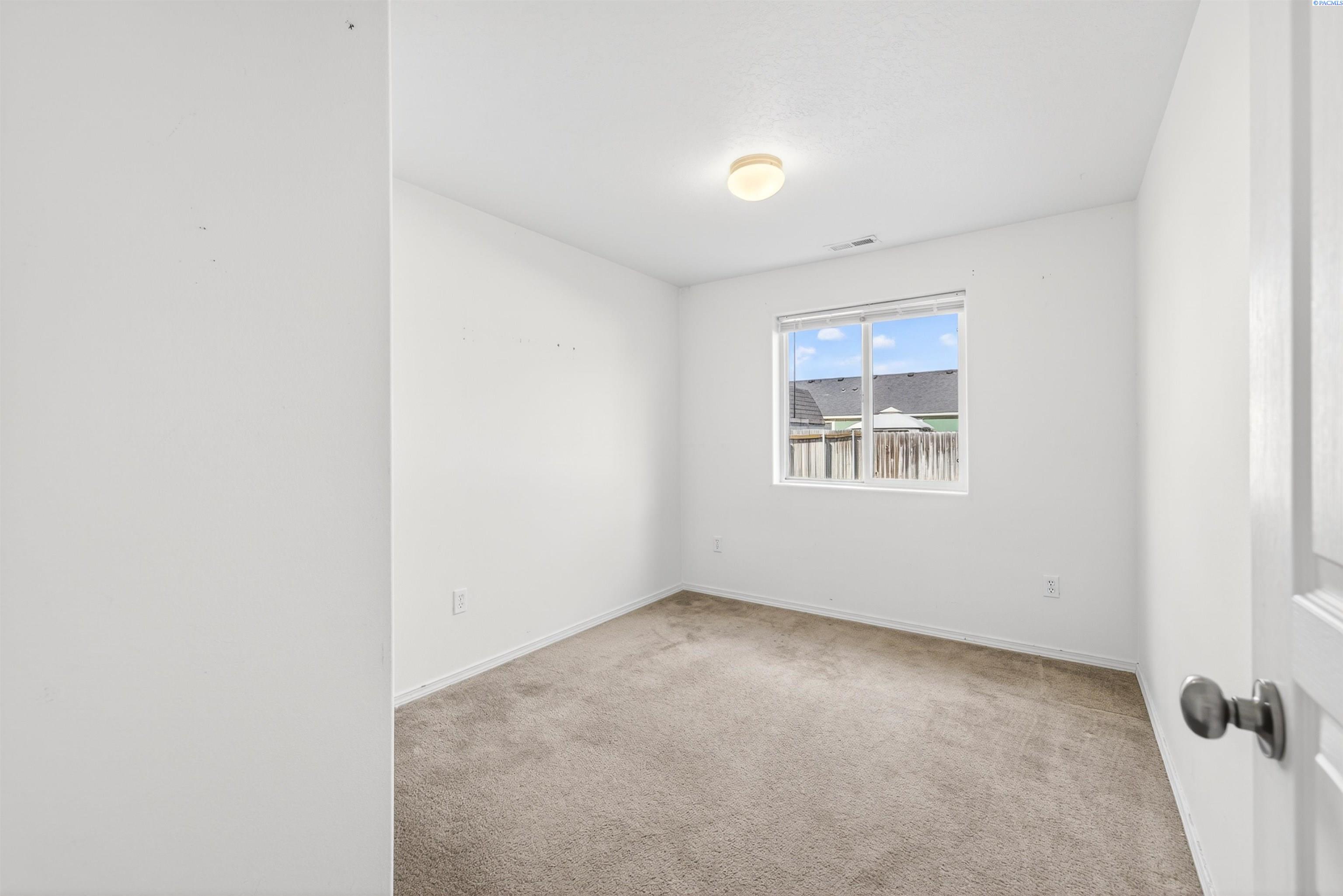 5817 Washougal Ln, Pasco, WA 99301