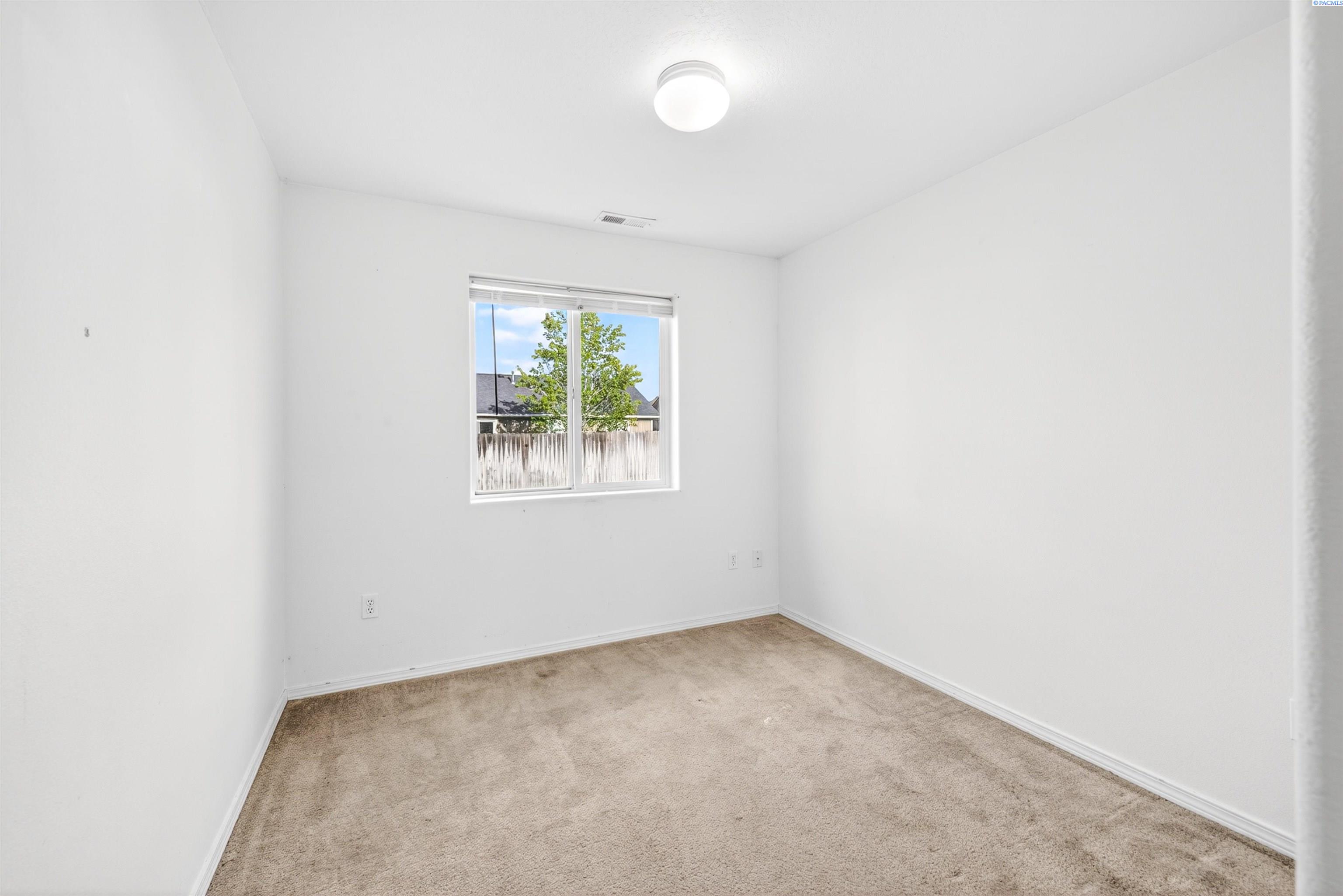 5817 Washougal Ln, Pasco, WA 99301