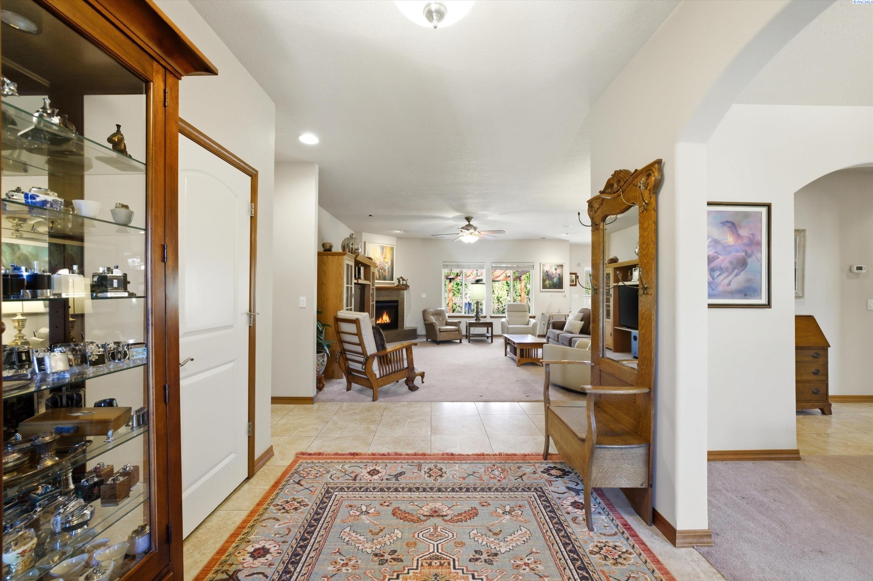 466 Golden Dr, Richland, WA 99352