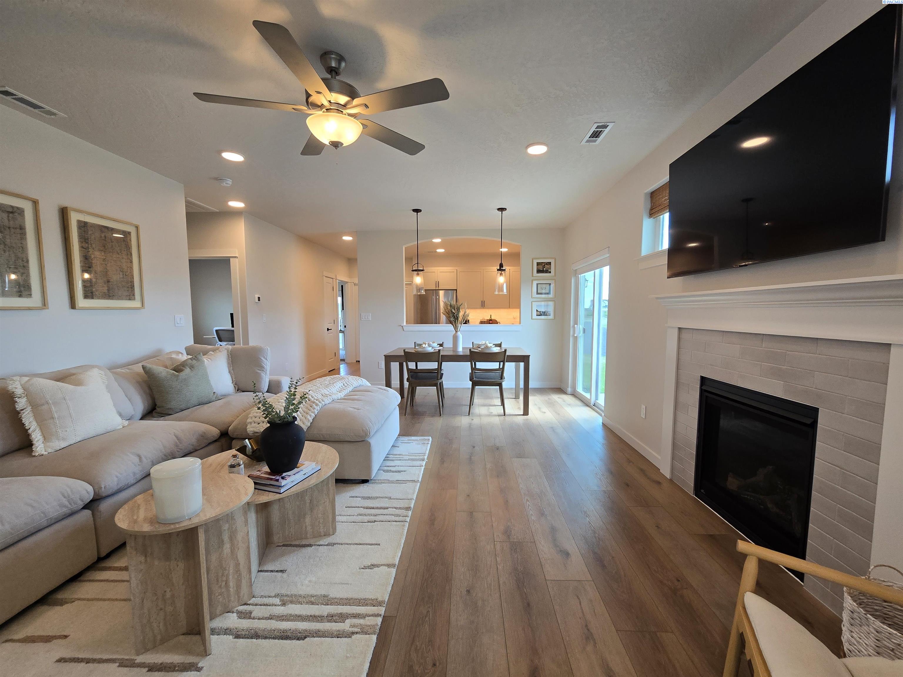 2196 Fire Time Loop, Richland, WA 99352