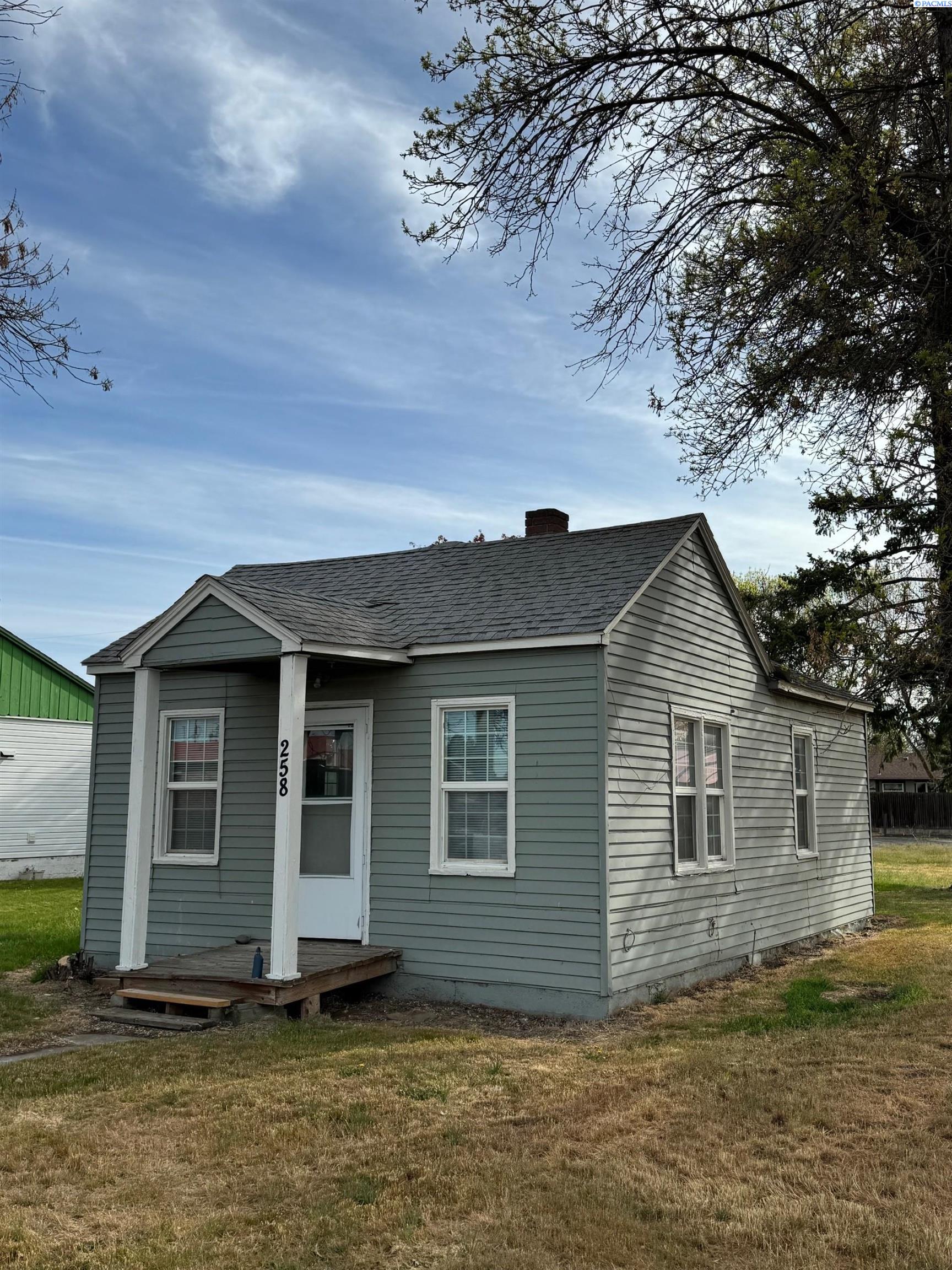 258 Burke Ave, Connell, WA 99326