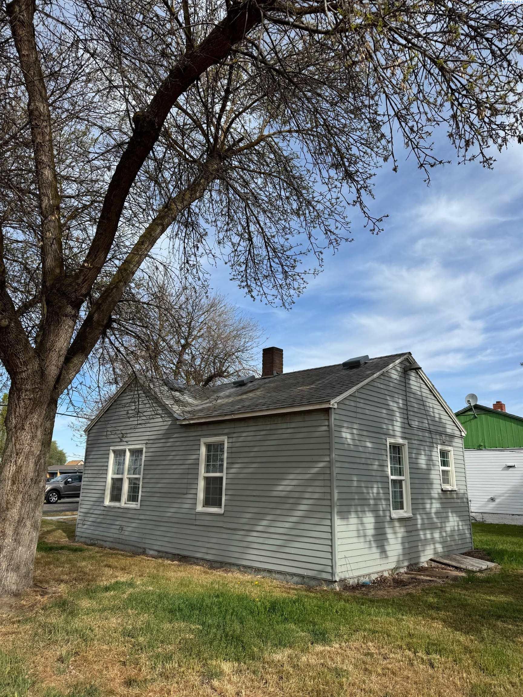 258 Burke Ave, Connell, WA 99326