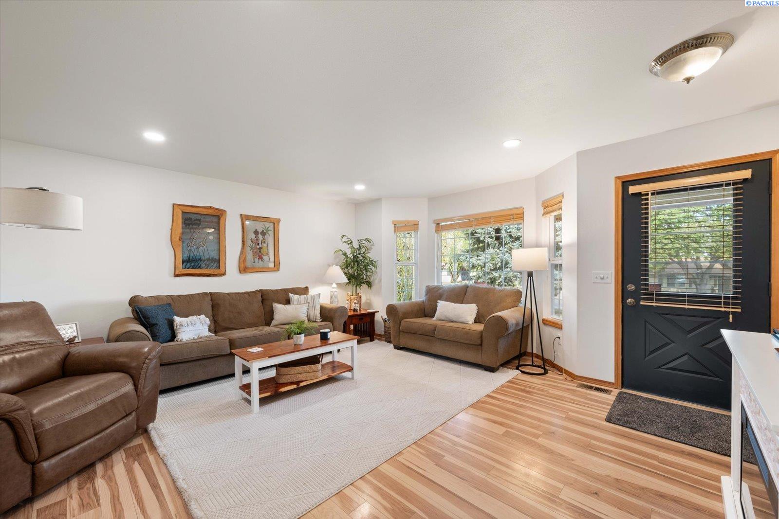 1713 8th Pl, Kennewick, WA 99336