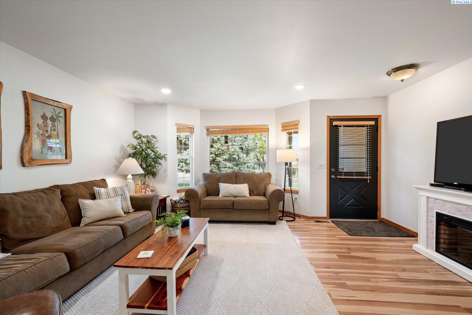1713 8th Pl, Kennewick, WA 99336